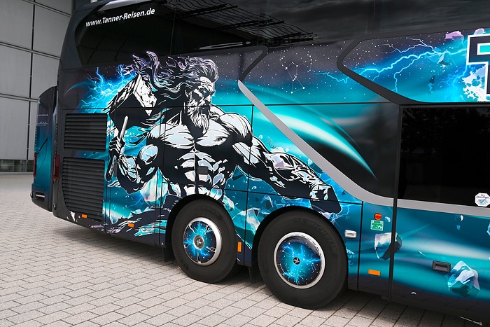 Göttlicher Setra zum 50. Firmenjubiläum
