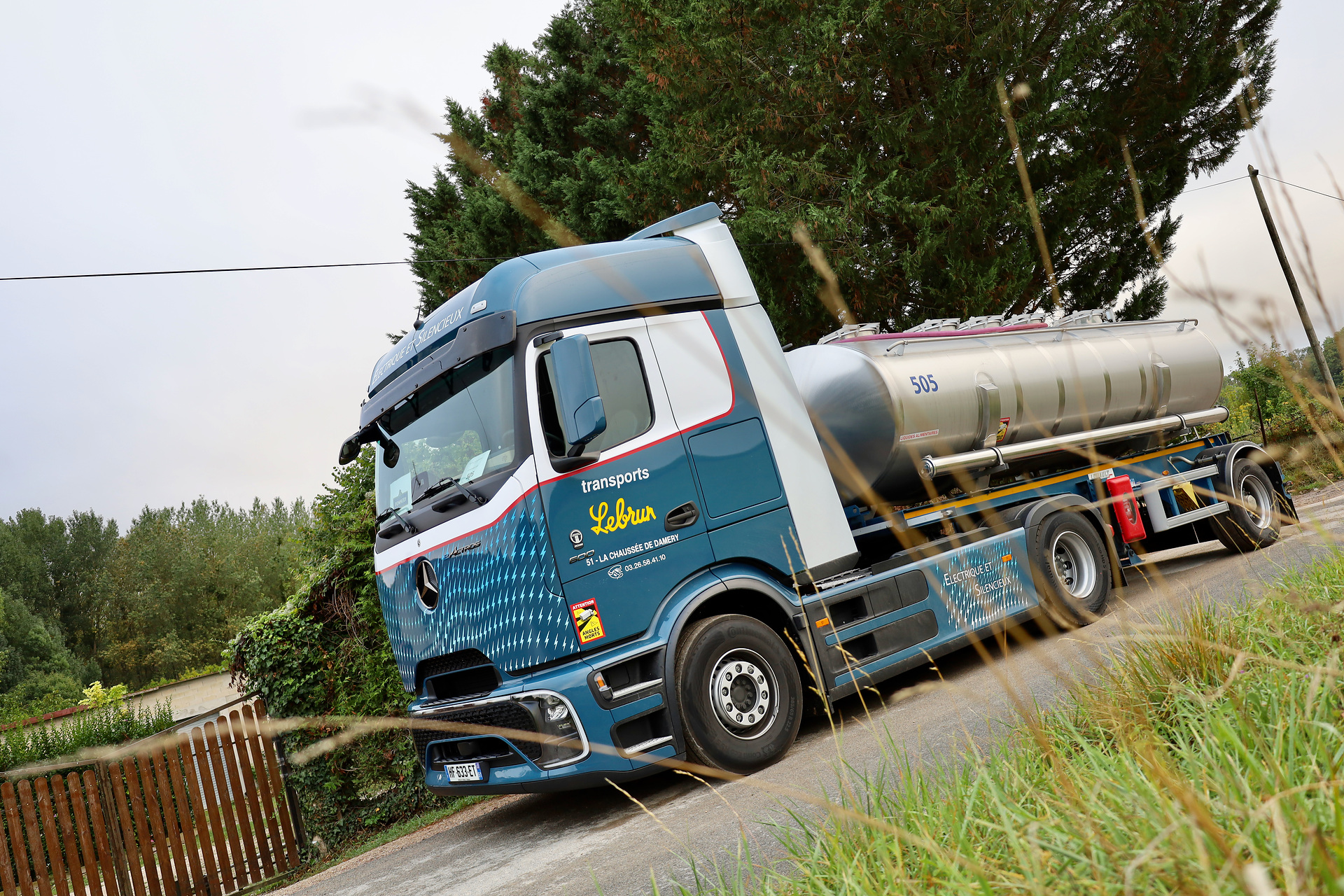 From electricity to foam: eActros 600 in operation during the grape harvest From electricity to foam: eActros 600 in operation during the grape harvest