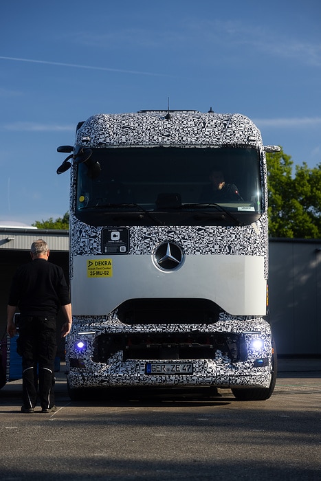 Sicherer unterwegs mit Hochvolt: Hohe passive Sicherheit des Mercedes-Benz eActros 600 in Crash-Tests bestätigt