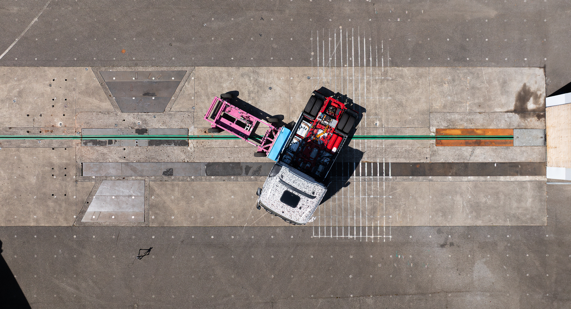 Sicherer unterwegs mit Hochvolt: Hohe passive Sicherheit des Mercedes-Benz eActros 600 in Crash-Tests bestätigt