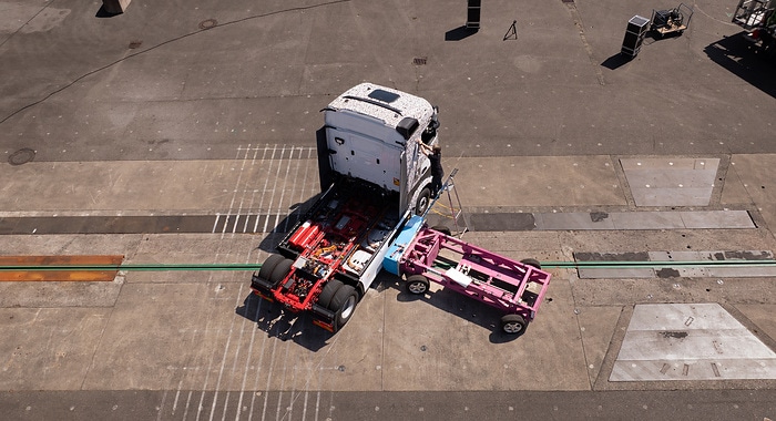 Sicherer unterwegs mit Hochvolt: Hohe passive Sicherheit des Mercedes-Benz eActros 600 in Crash-Tests bestätigt