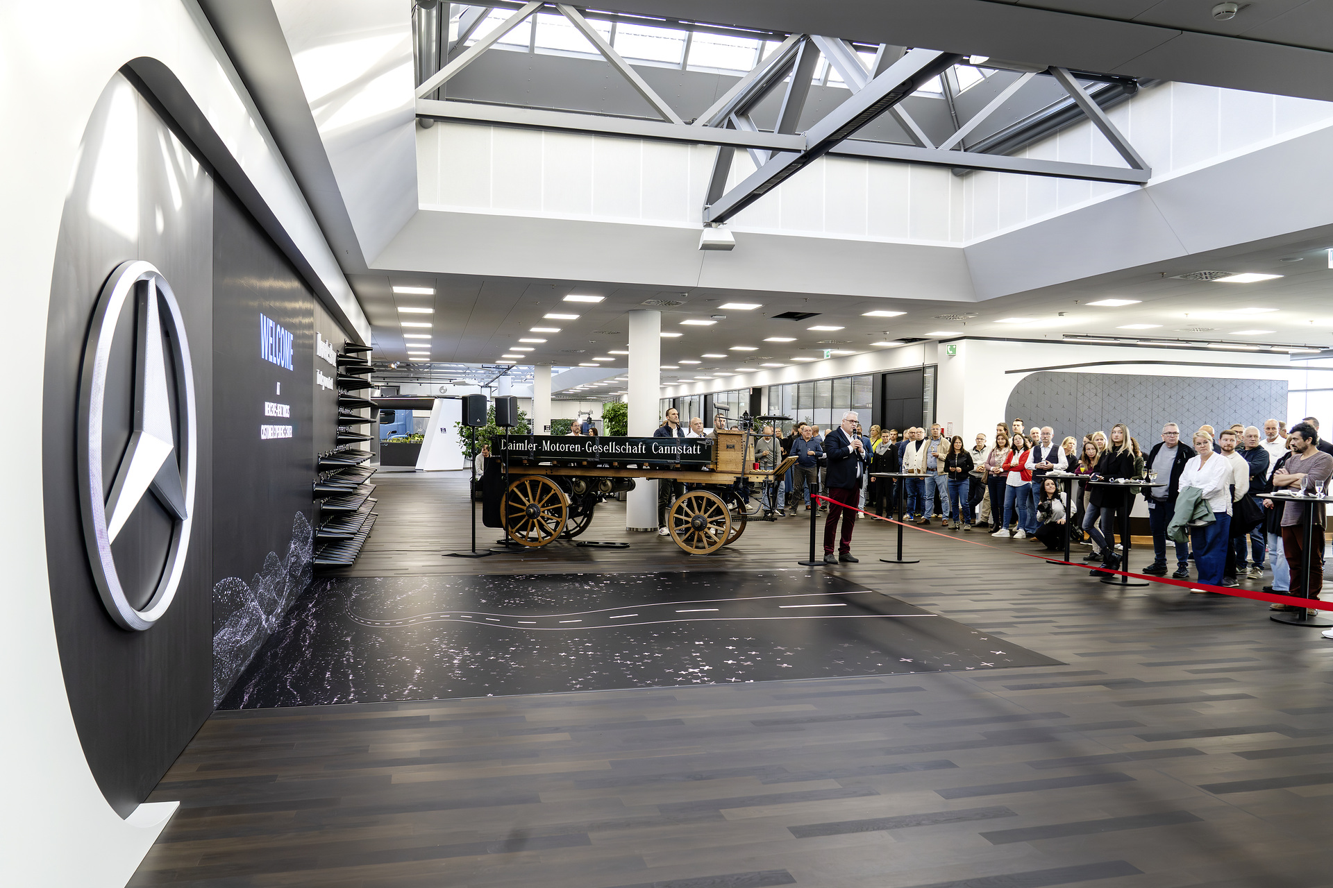 Mercedes-Benz Trucks eröffnet neues Customer Experience Center – Fokus auf Kundenorientierung und Markenwerte