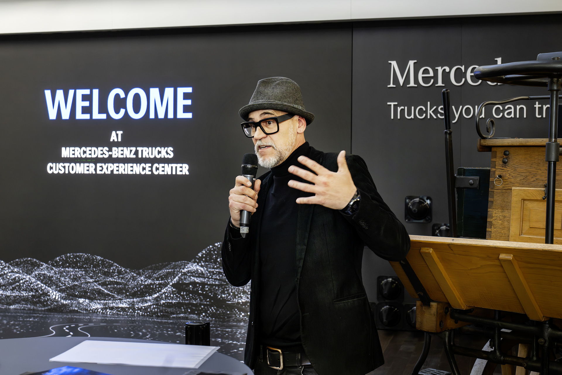 Mercedes-Benz Trucks eröffnet neues Customer Experience Center – Fokus auf Kundenorientierung und Markenwerte