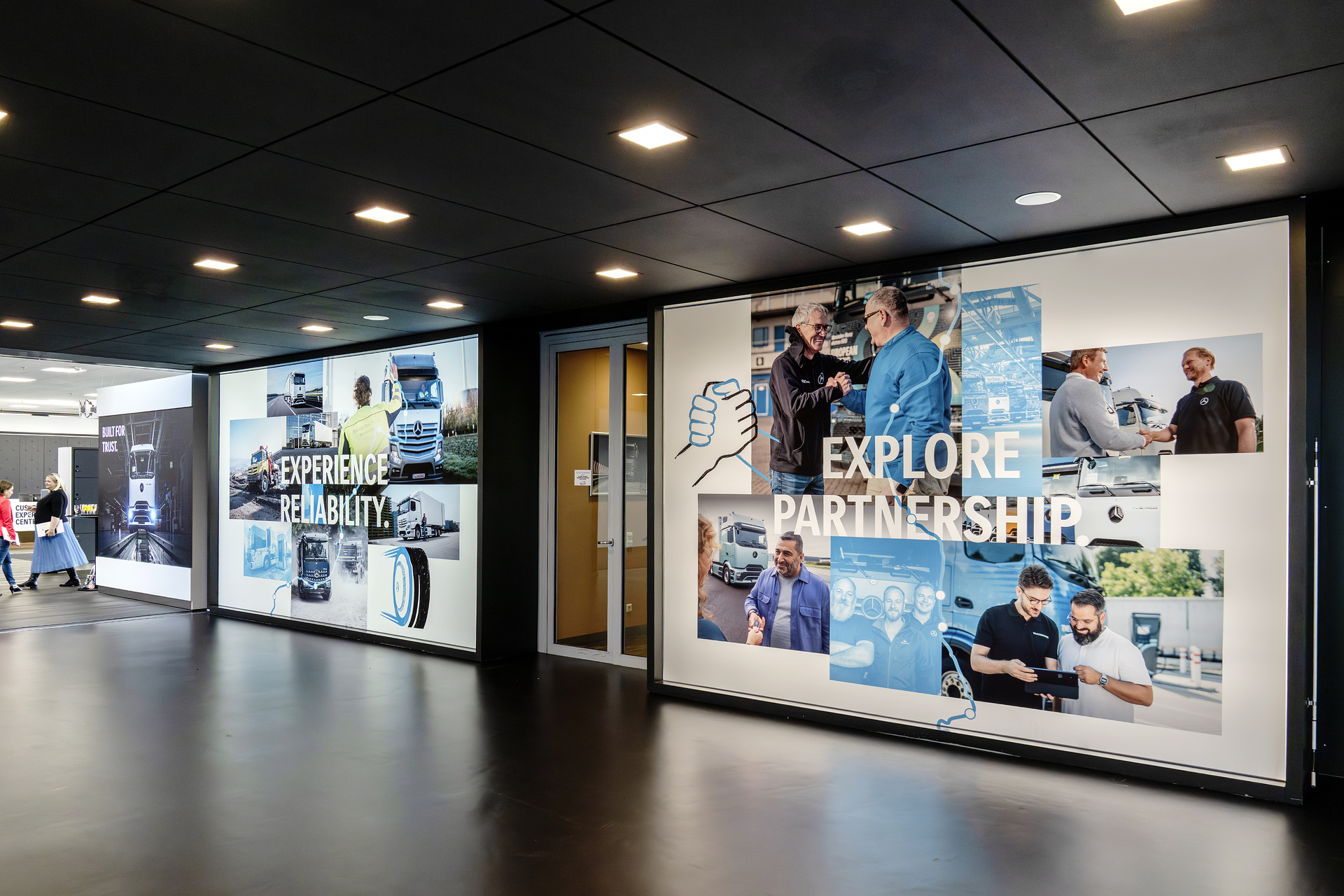 Mercedes-Benz Trucks eröffnet neues Customer Experience Center – Fokus auf Kundenorientierung und Markenwerte