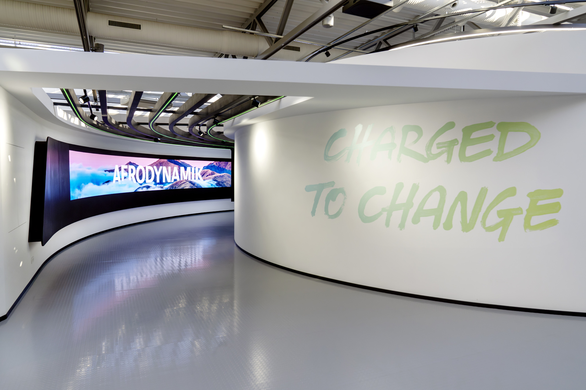 Mercedes-Benz Trucks eröffnet neues Customer Experience Center – Fokus auf Kundenorientierung und Markenwerte