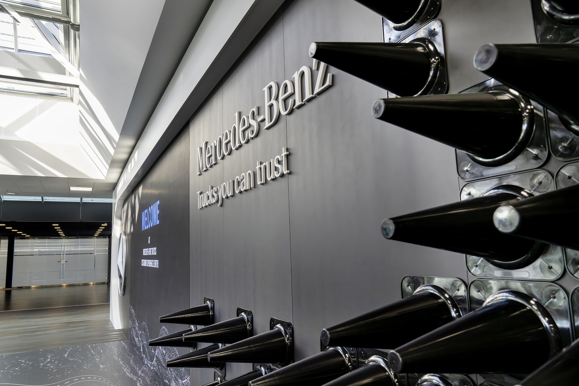 Mercedes-Benz Trucks eröffnet neues Customer Experience Center – Fokus auf Kundenorientierung und Markenwerte