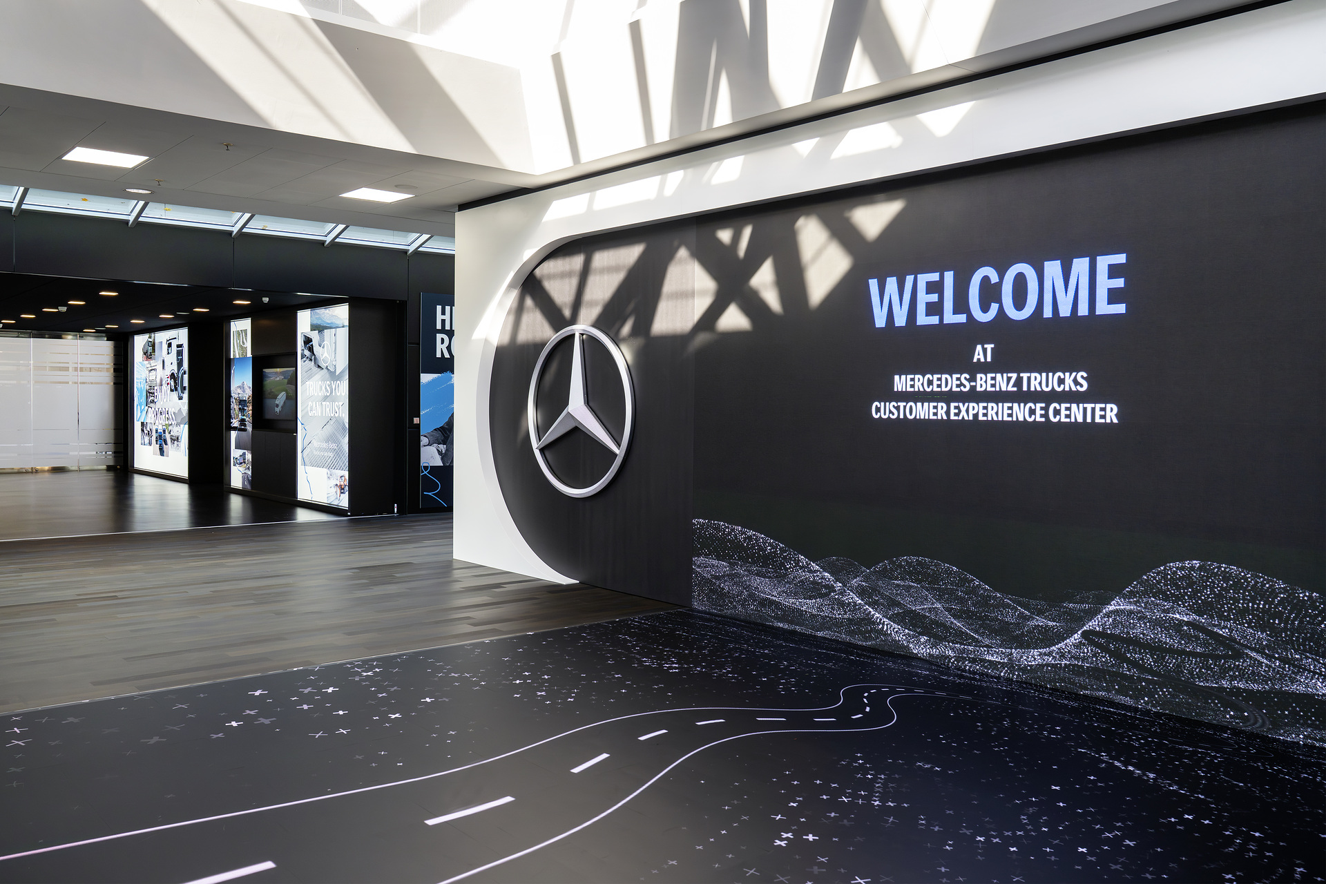 Mercedes-Benz Trucks eröffnet neues Customer Experience Center – Fokus auf Kundenorientierung und Markenwerte