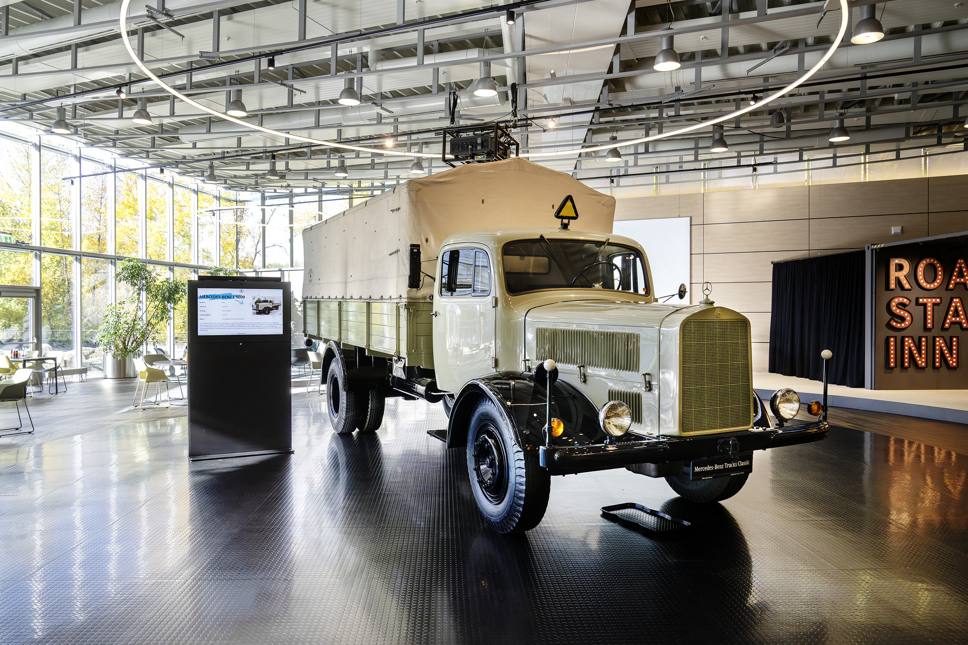 Mercedes-Benz Trucks eröffnet neues Customer Experience Center – Fokus auf Kundenorientierung und Markenwerte