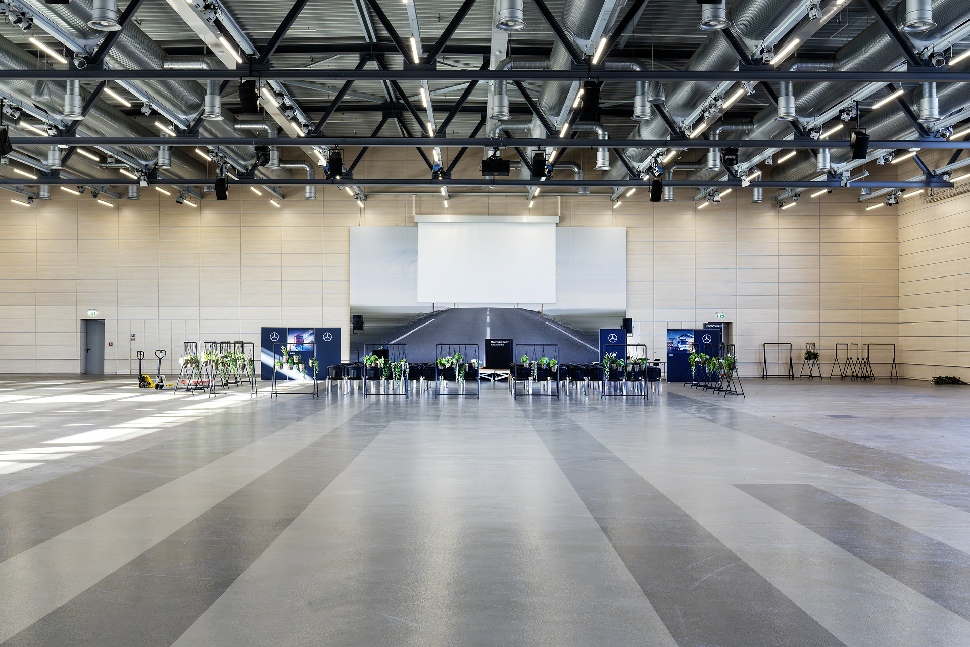 Mercedes-Benz Trucks eröffnet neues Customer Experience Center – Fokus auf Kundenorientierung und Markenwerte