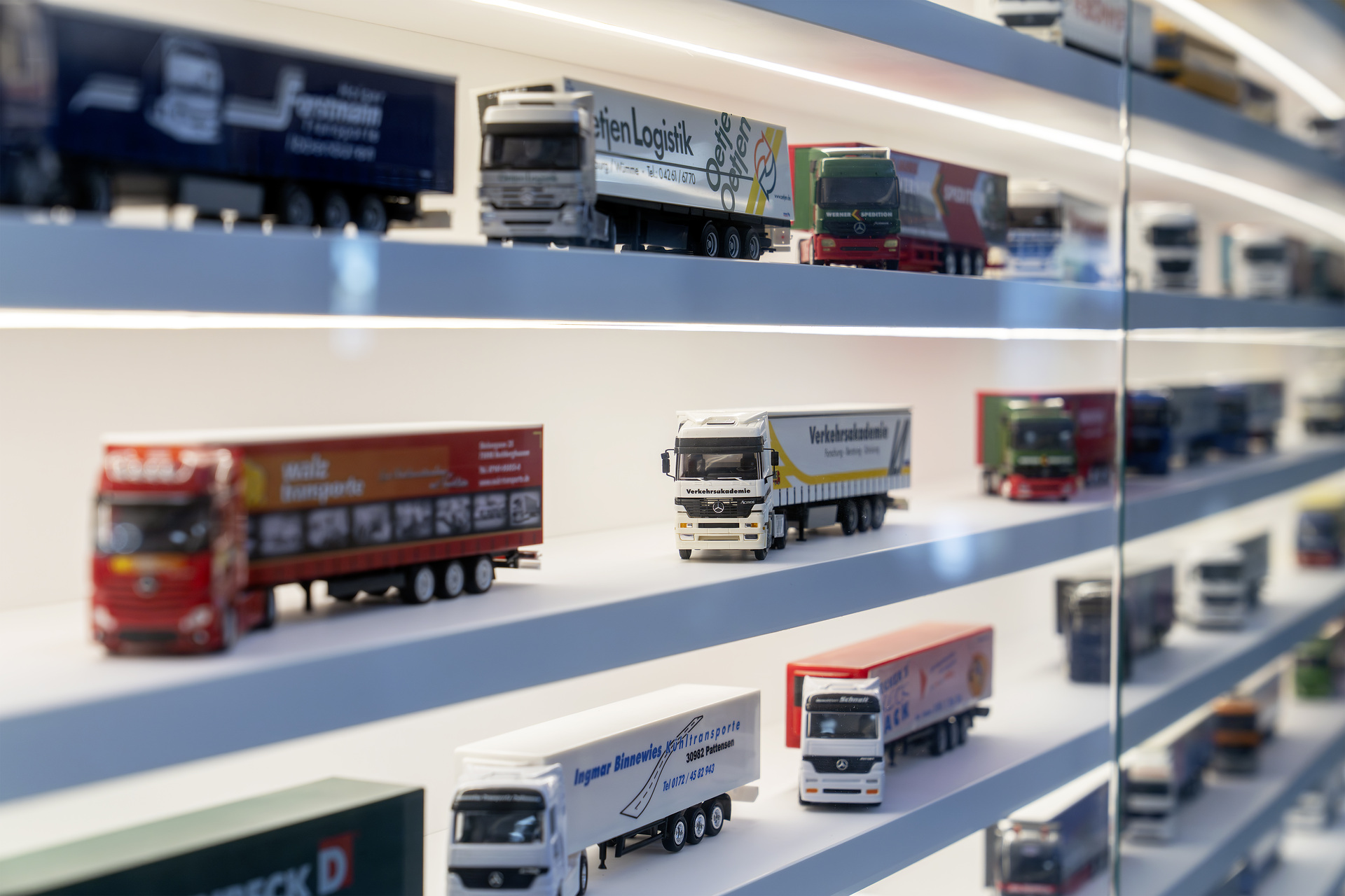 Mercedes-Benz Trucks eröffnet neues Customer Experience Center – Fokus auf Kundenorientierung und Markenwerte