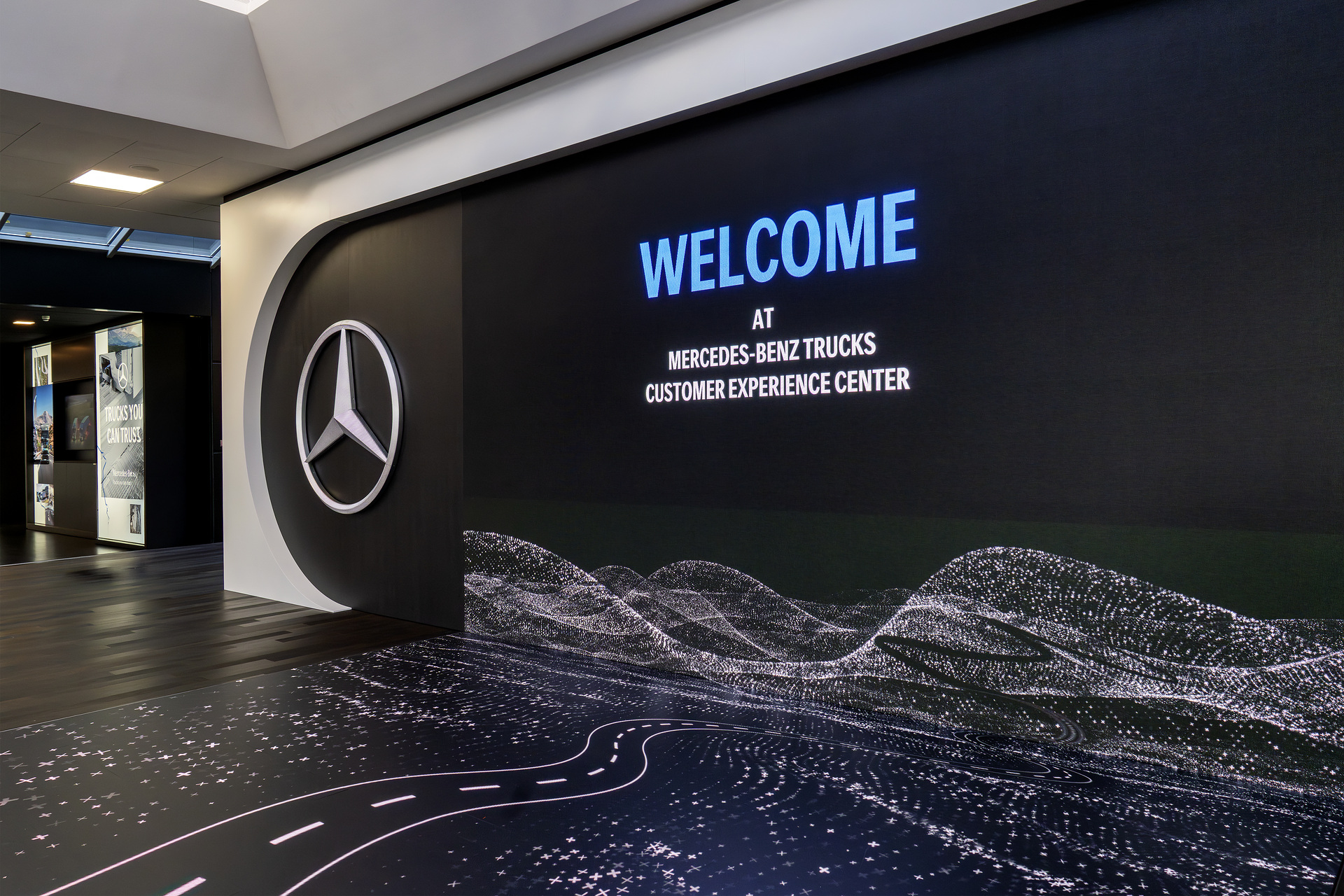 Mercedes-Benz Trucks eröffnet neues Customer Experience Center – Fokus auf Kundenorientierung und Markenwerte