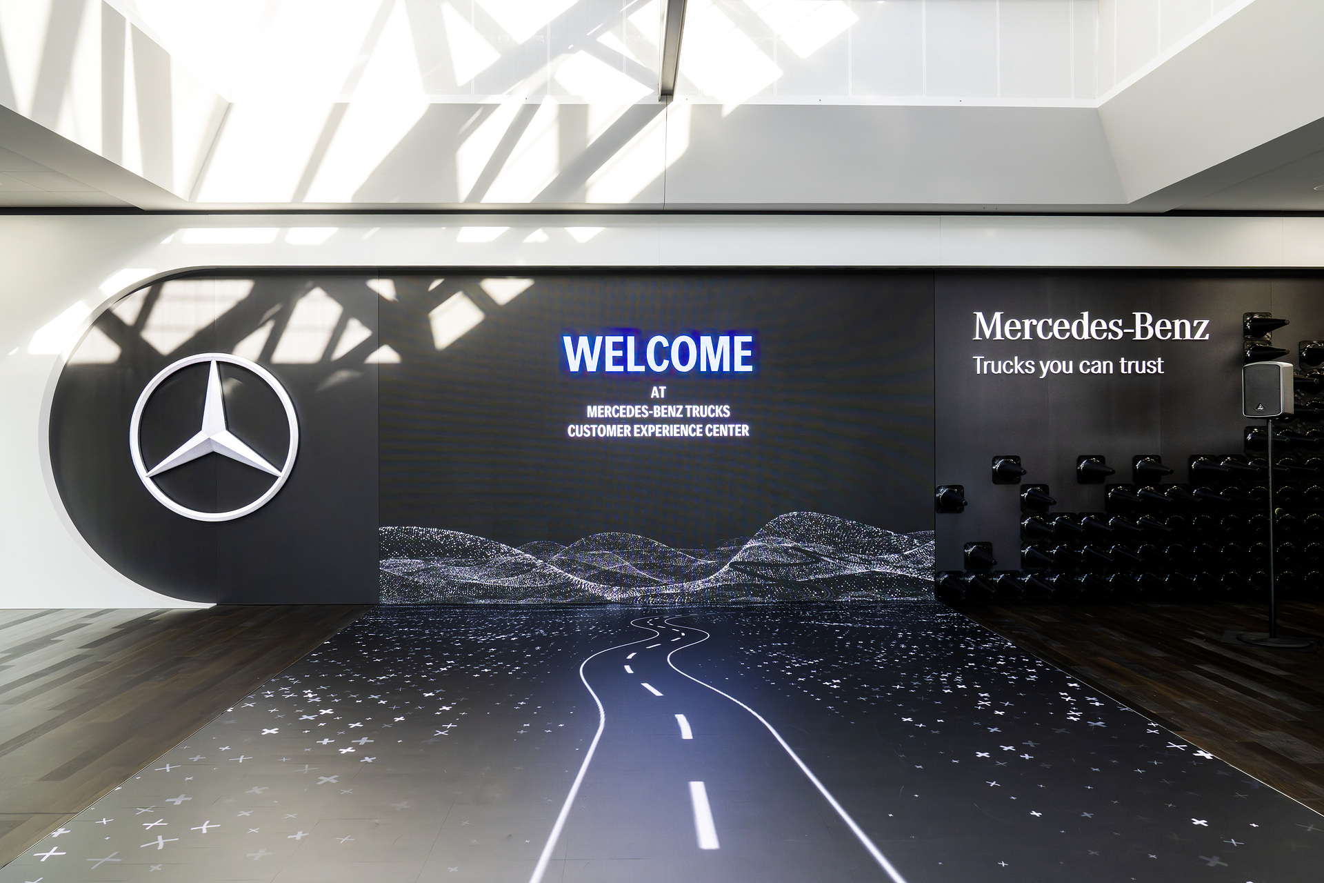 Mercedes-Benz Trucks eröffnet neues Customer Experience Center – Fokus auf Kundenorientierung und Markenwerte