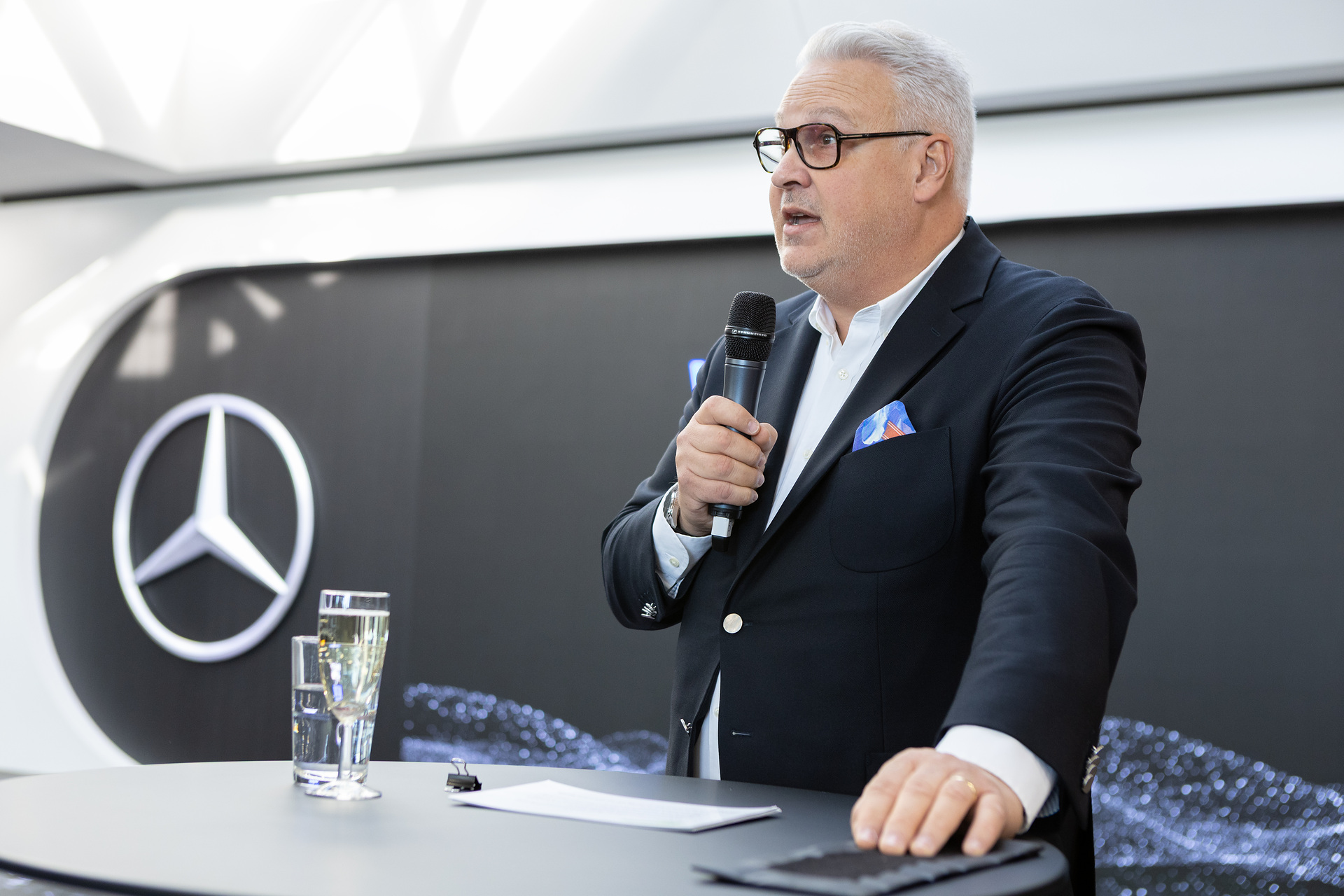 Mercedes-Benz Trucks eröffnet neues Customer Experience Center – Fokus auf Kundenorientierung und Markenwerte