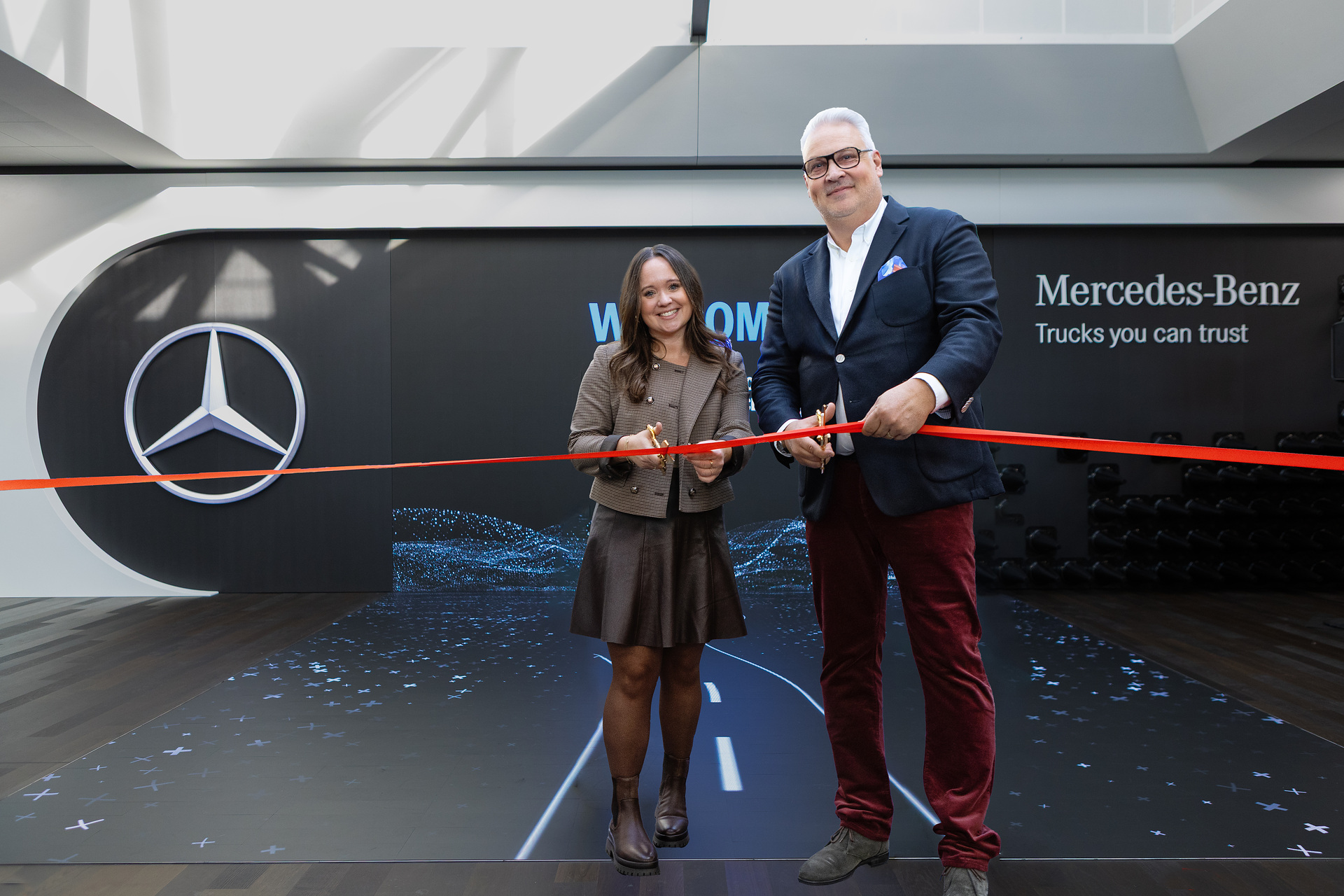 Mercedes-Benz Trucks eröffnet neues Customer Experience Center – Fokus auf Kundenorientierung und Markenwerte