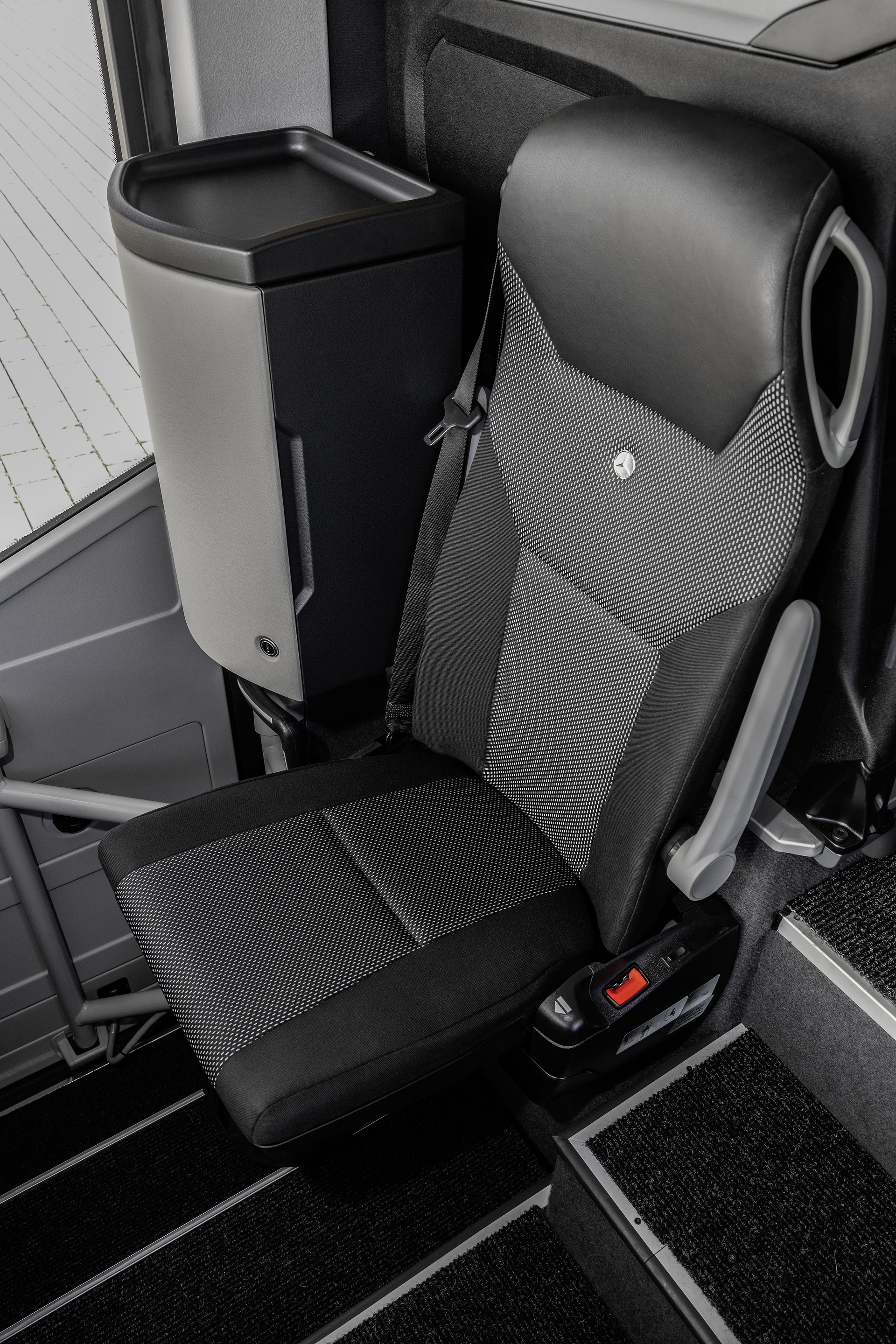 Sicherheit in neuer Dimension: Mercedes-Benz Tourismo Safety Coach 2024