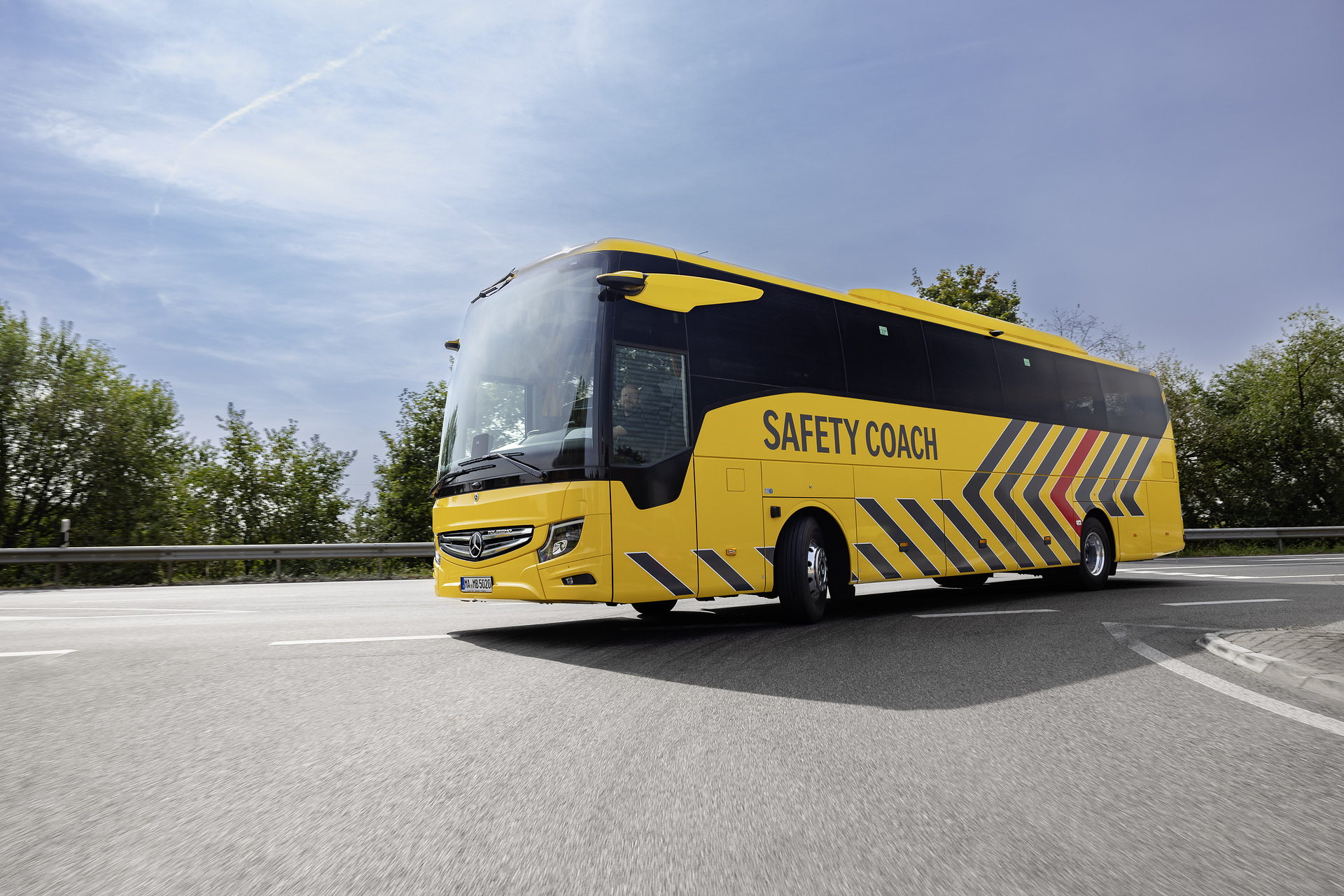 Sicherheit in neuer Dimension: Mercedes-Benz Tourismo Safety Coach 2024