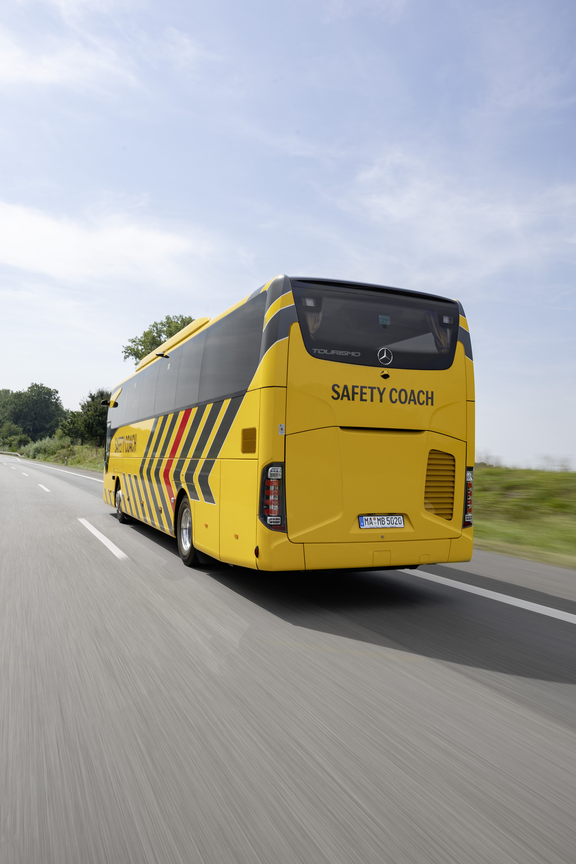 Sicherheit in neuer Dimension: Mercedes-Benz Tourismo Safety Coach 2024