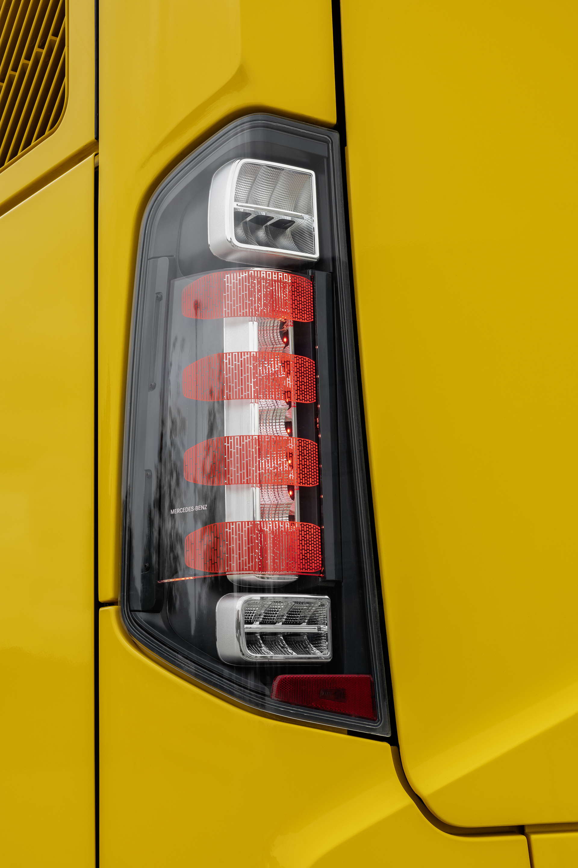 Sicherheit in neuer Dimension: Mercedes-Benz Tourismo Safety Coach 2024