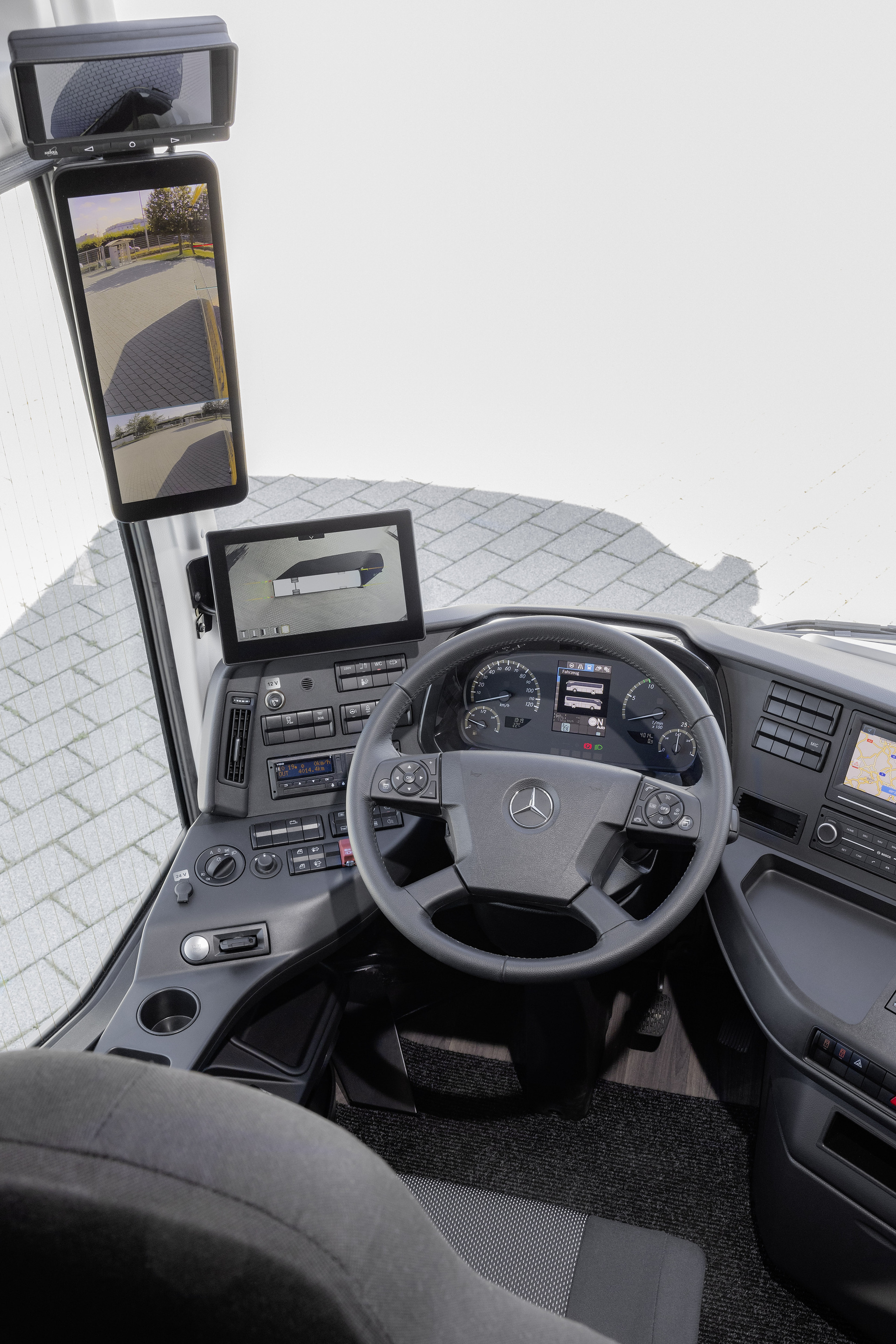 Sicherheit in neuer Dimension: Mercedes-Benz Tourismo Safety Coach 2024