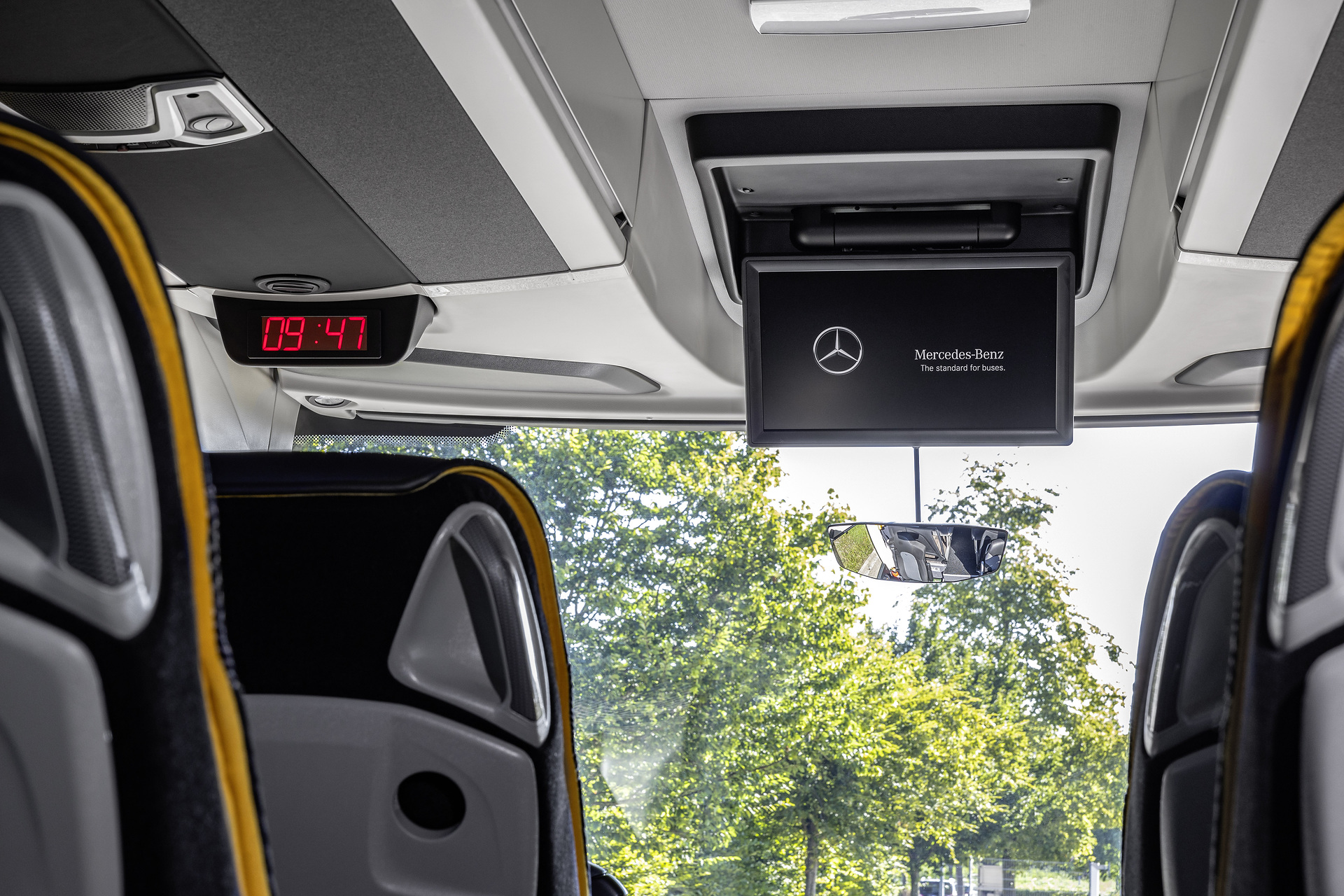 Sicherheit in neuer Dimension: Mercedes-Benz Tourismo Safety Coach 2024