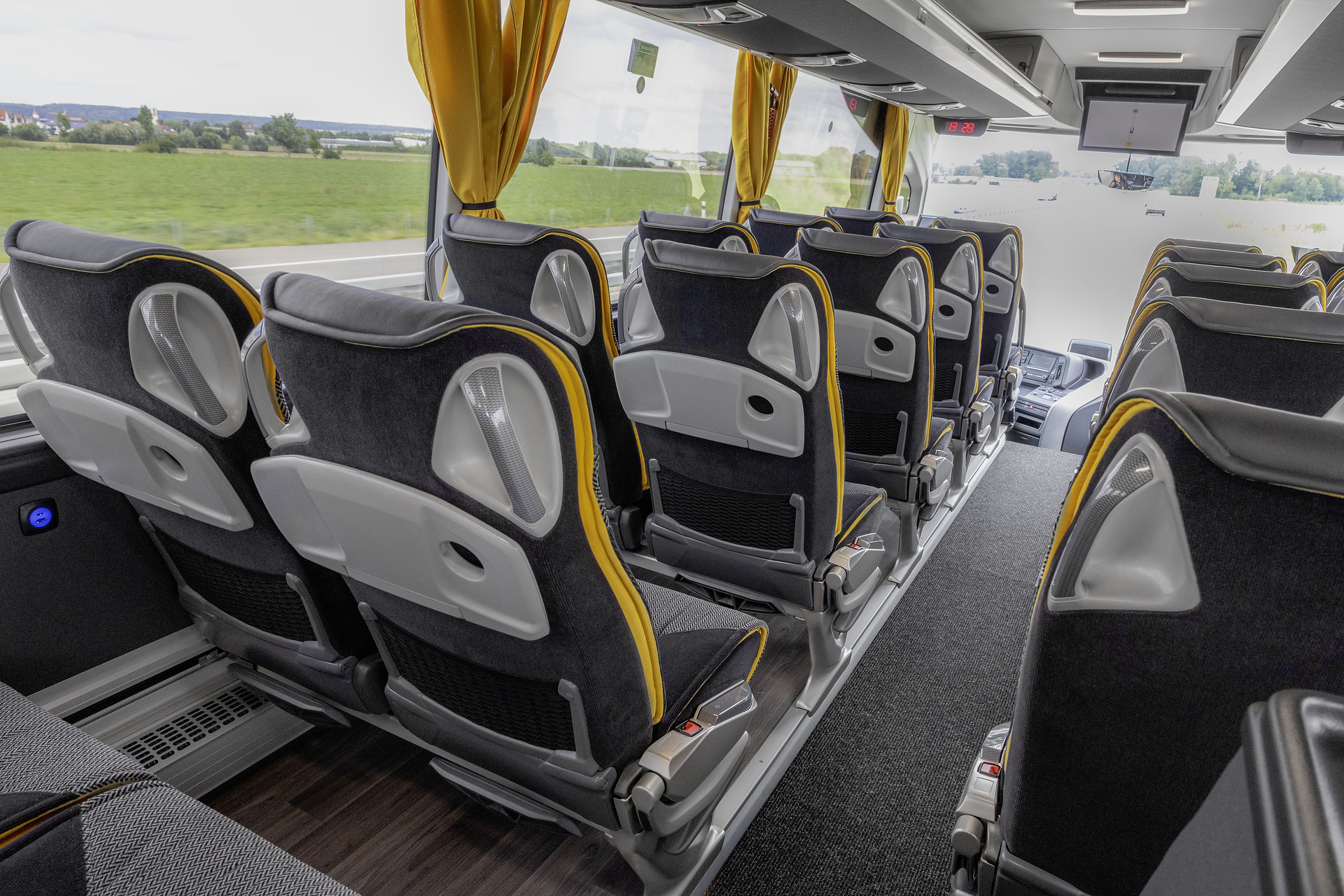 Sicherheit in neuer Dimension: Mercedes-Benz Tourismo Safety Coach 2024