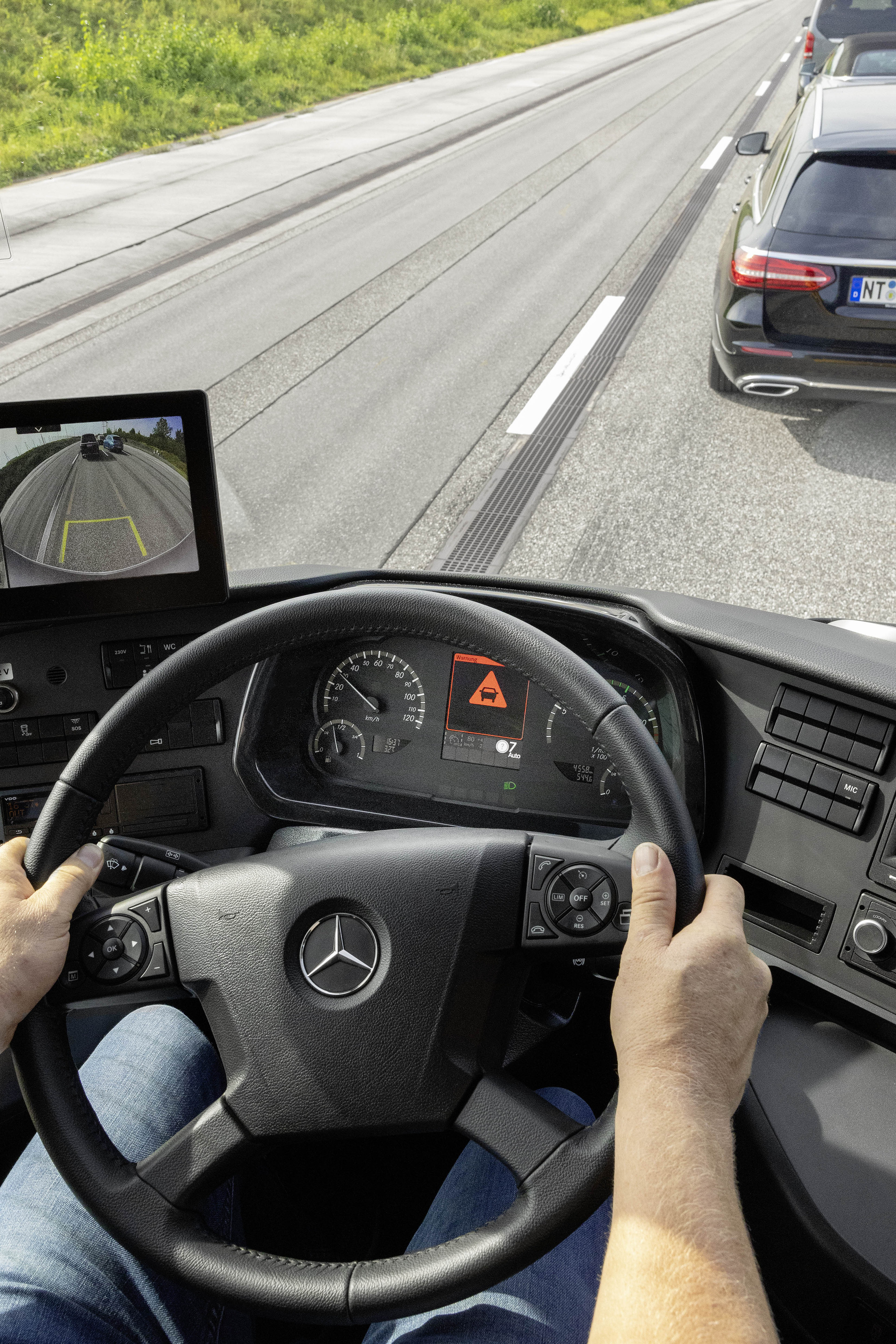 Sicherheit in neuer Dimension: Mercedes-Benz Tourismo Safety Coach 2024