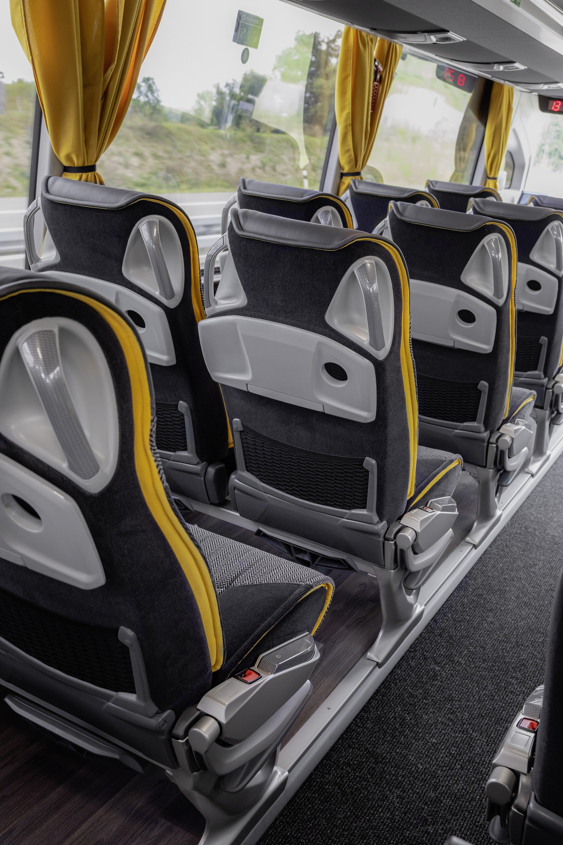 Sicherheit in neuer Dimension: Mercedes-Benz Tourismo Safety Coach 2024