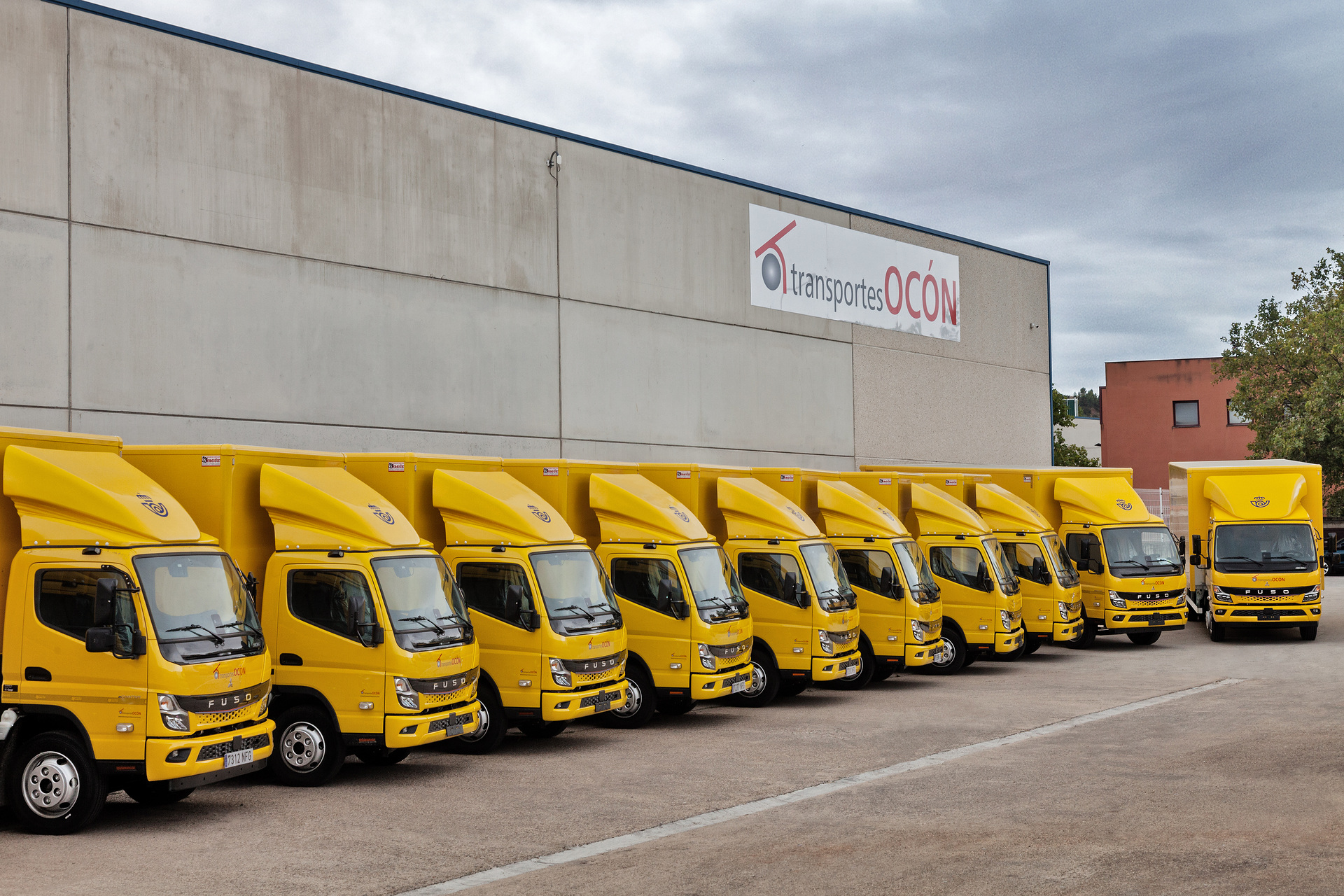 All-electric transport: Spanish logistics provider Transportes Ocón deploys 15 eCanter trucks from Daimler Truck brand FUSO