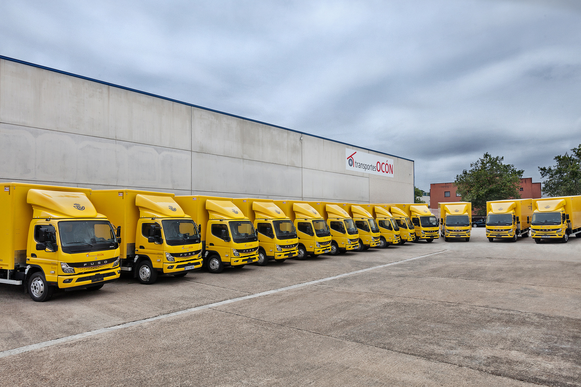 All-electric transport: Spanish logistics provider Transportes Ocón deploys 15 eCanter trucks from Daimler Truck brand FUSO