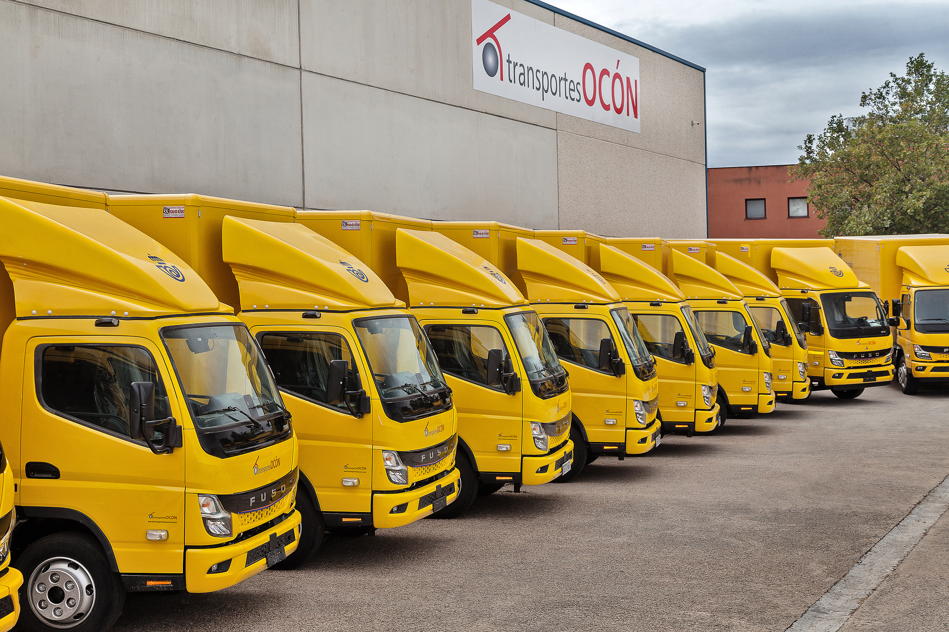 All-electric transport: Spanish logistics provider Transportes Ocón deploys 15 eCanter trucks from Daimler Truck brand FUSO