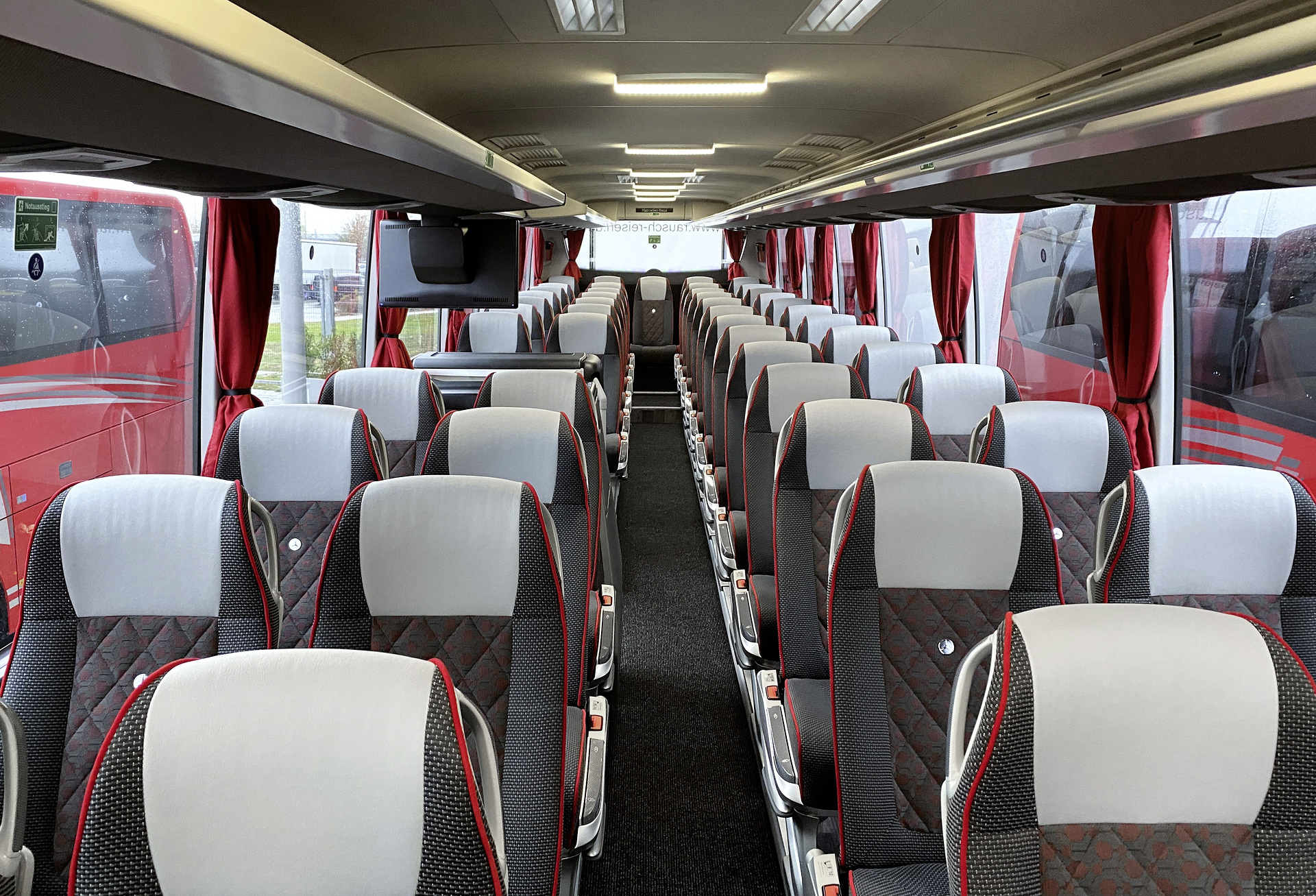 Rausch-Reisen picks up two new Mercedes-Benz Tourismo M from Daimler Buses in Neu-Ulm