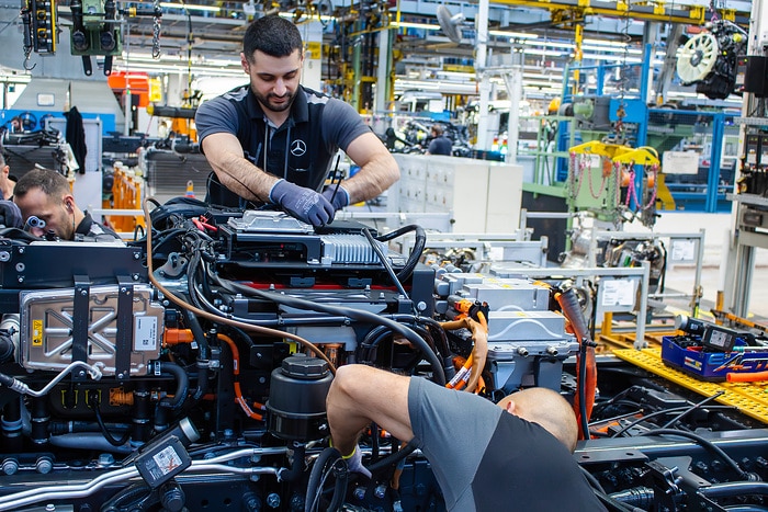 Elektro-Portfolio wächst: Mercedes-Benz Trucks startet Produktion neuer eActros 400-Generation im Werk Wörth