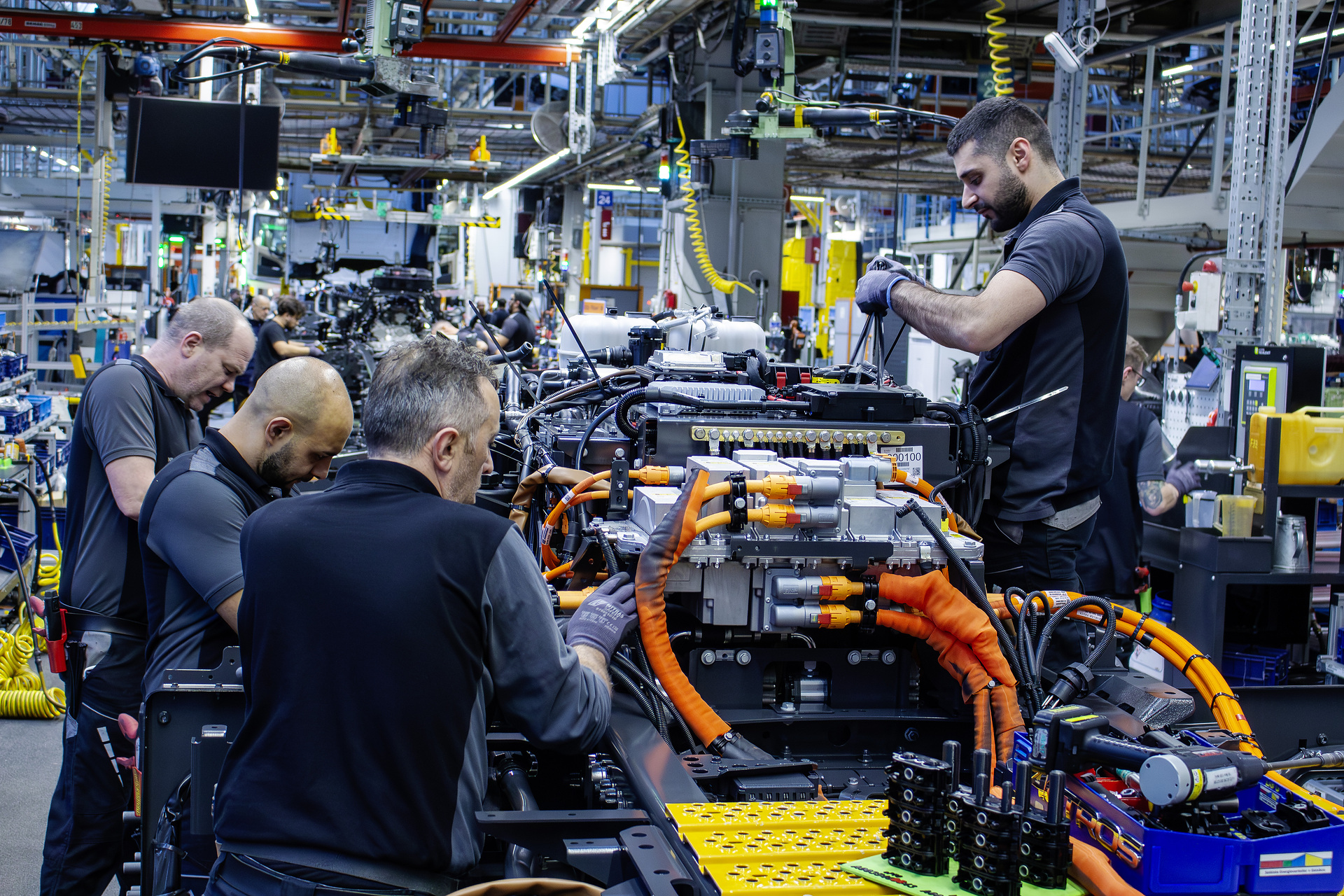 Elektro-Portfolio wächst: Mercedes-Benz Trucks startet Produktion neuer eActros 400-Generation im Werk Wörth