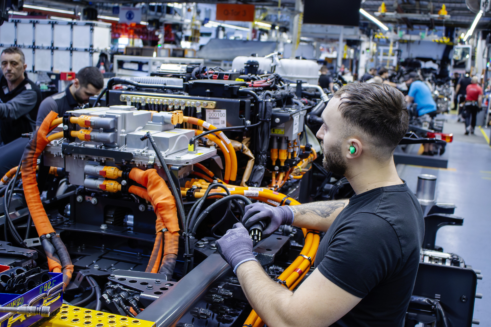 Elektro-Portfolio wächst: Mercedes-Benz Trucks startet Produktion neuer eActros 400-Generation im Werk Wörth