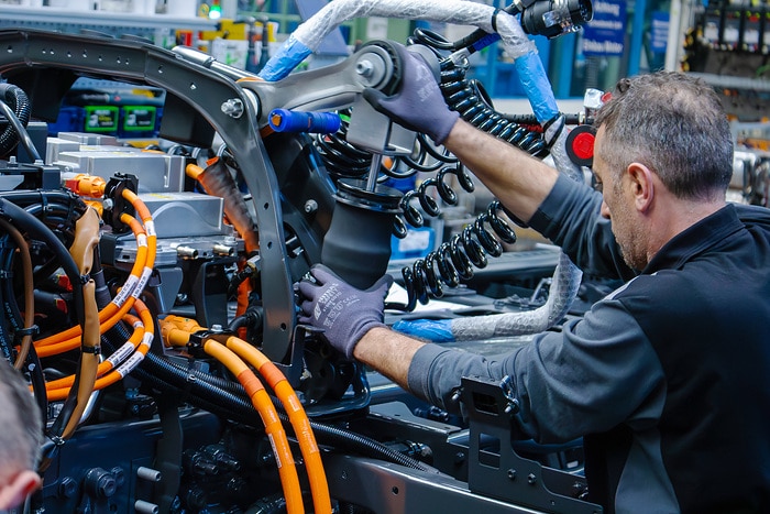 Elektro-Portfolio wächst: Mercedes-Benz Trucks startet Produktion neuer eActros 400-Generation im Werk Wörth