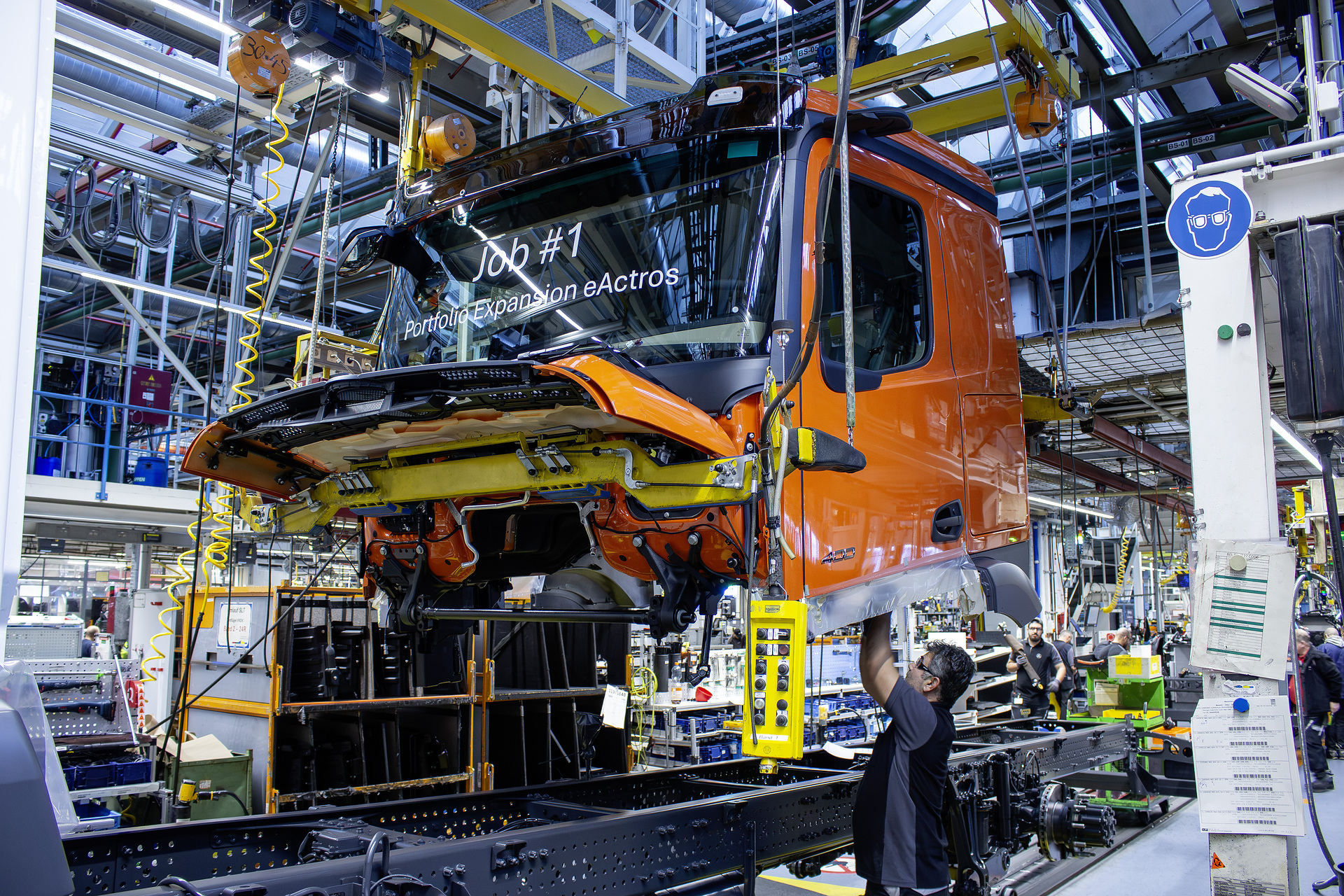 Elektro-Portfolio wächst: Mercedes-Benz Trucks startet Produktion neuer eActros 400-Generation im Werk Wörth