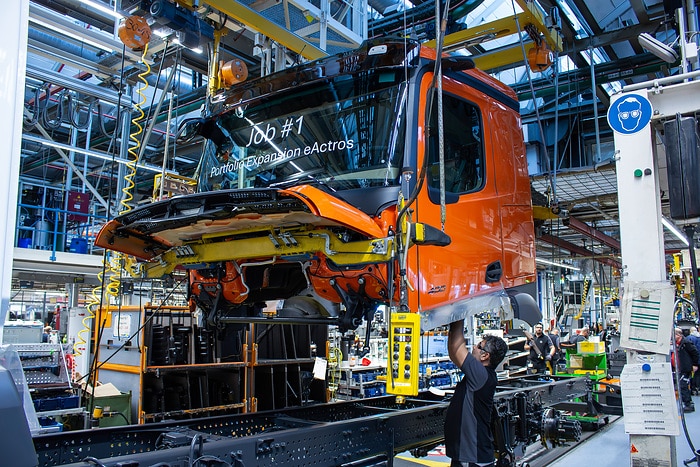 Elektro-Portfolio wächst: Mercedes-Benz Trucks startet Produktion neuer eActros 400-Generation im Werk Wörth