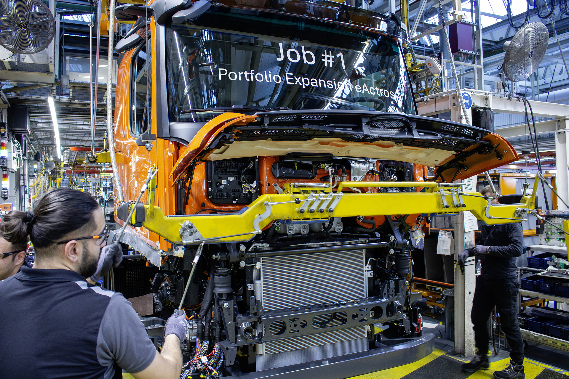 Elektro-Portfolio wächst: Mercedes-Benz Trucks startet Produktion neuer eActros 400-Generation im Werk Wörth