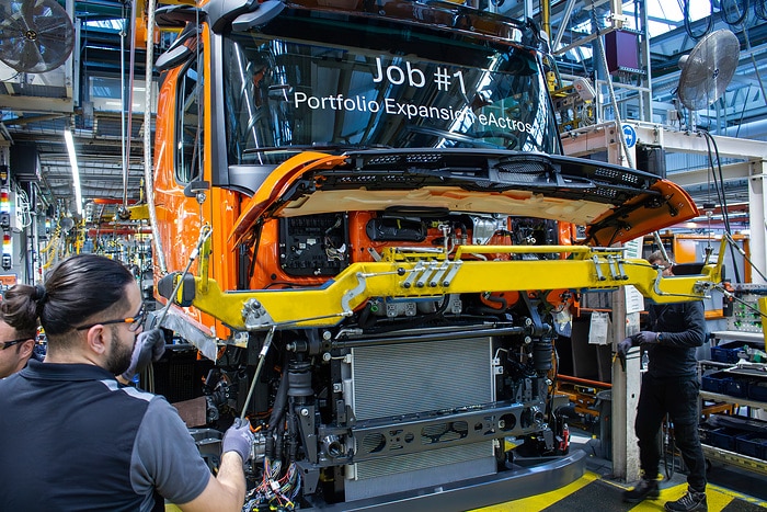 Elektro-Portfolio wächst: Mercedes-Benz Trucks startet Produktion neuer eActros 400-Generation im Werk Wörth