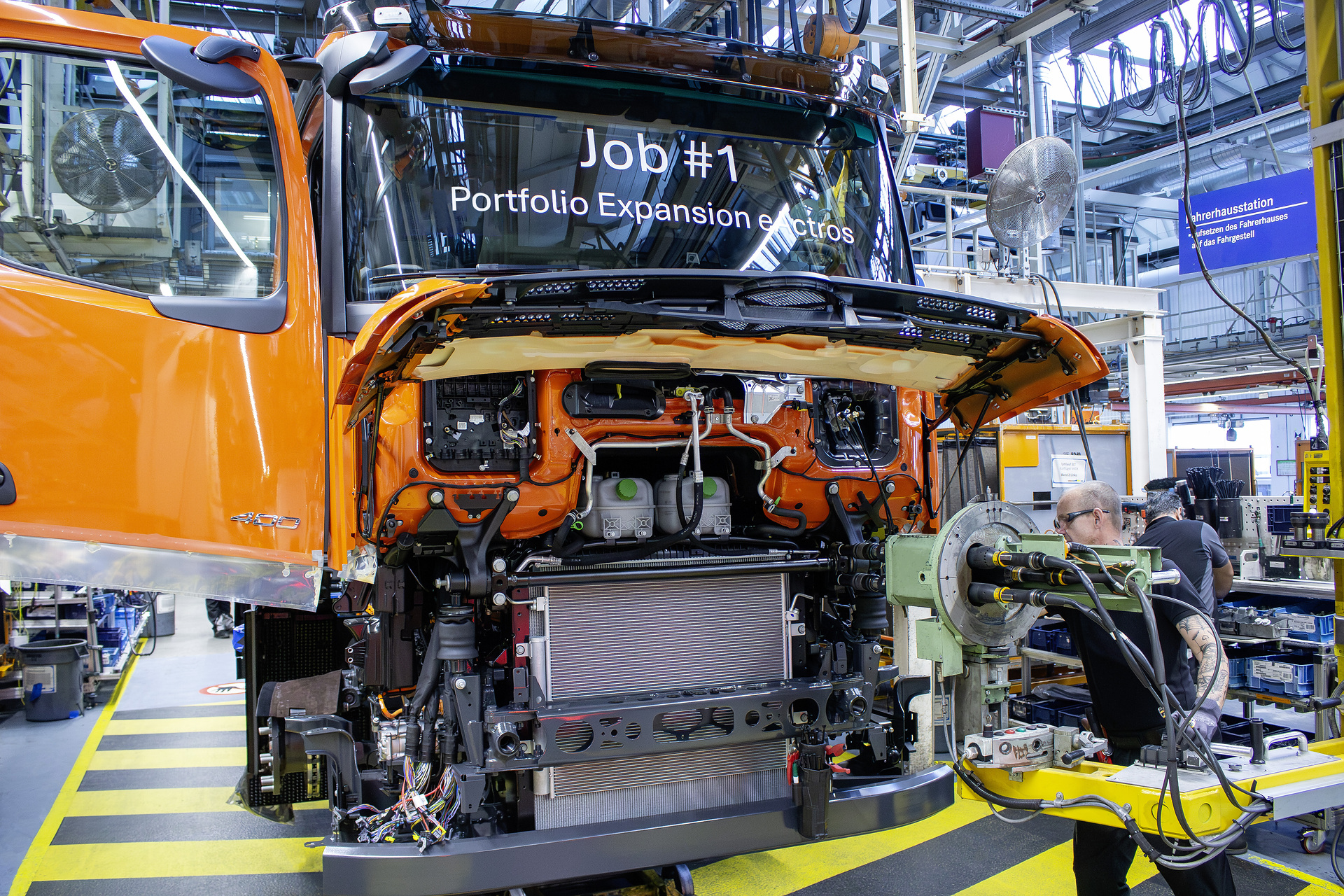 Elektro-Portfolio wächst: Mercedes-Benz Trucks startet Produktion neuer eActros 400-Generation im Werk Wörth