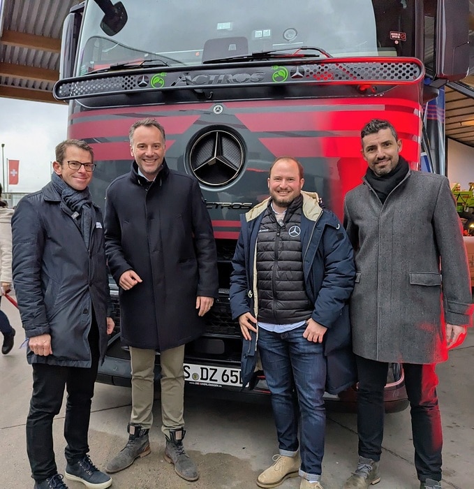 Daimler Truck baut halböffentliches Ladenetzwerk für Lkw auf – erste Pilotkunden erfolgreich gestartet
