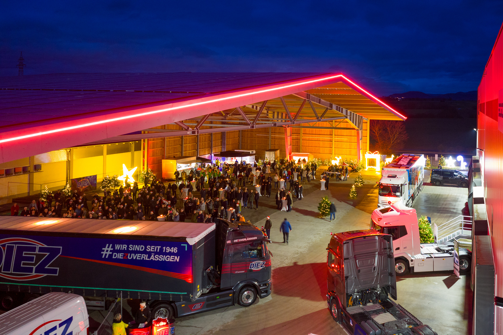 Daimler Truck baut halböffentliches Ladenetzwerk für Lkw auf – erste Pilotkunden erfolgreich gestartet