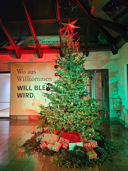 Electric power for the holiday season: Rothaus Brewery transports black forest fir to Brussels with the eActros 600