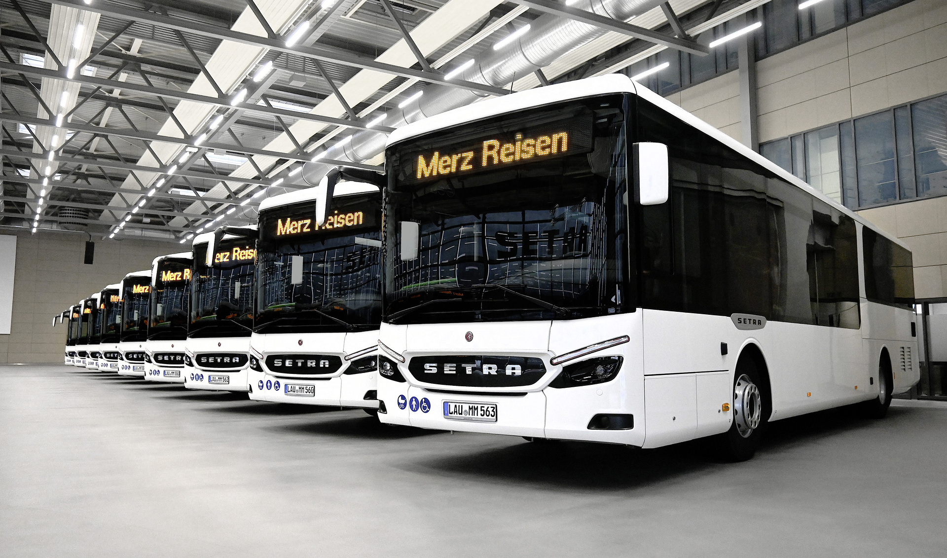 17 neue Setra Überlandlinienbusse für Merz Reisen