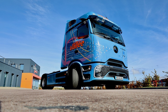 Transports Vallée in Frankreich setzt auf Zukunft: Erster Mercedes-Benz eActros 600 und 62 Actros L mit ProCabin