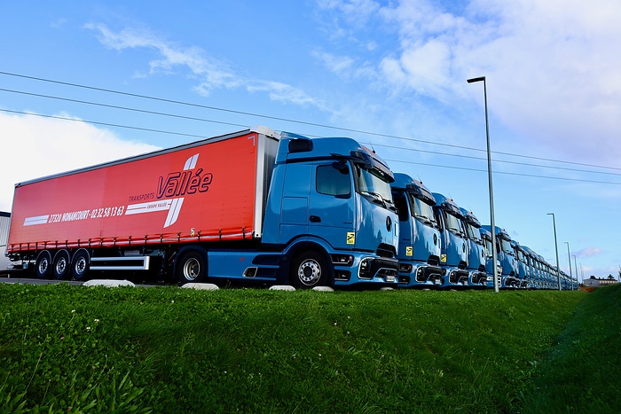 Transports Vallée in Frankreich setzt auf Zukunft: Erster Mercedes-Benz eActros 600 und 62 Actros L mit ProCabin