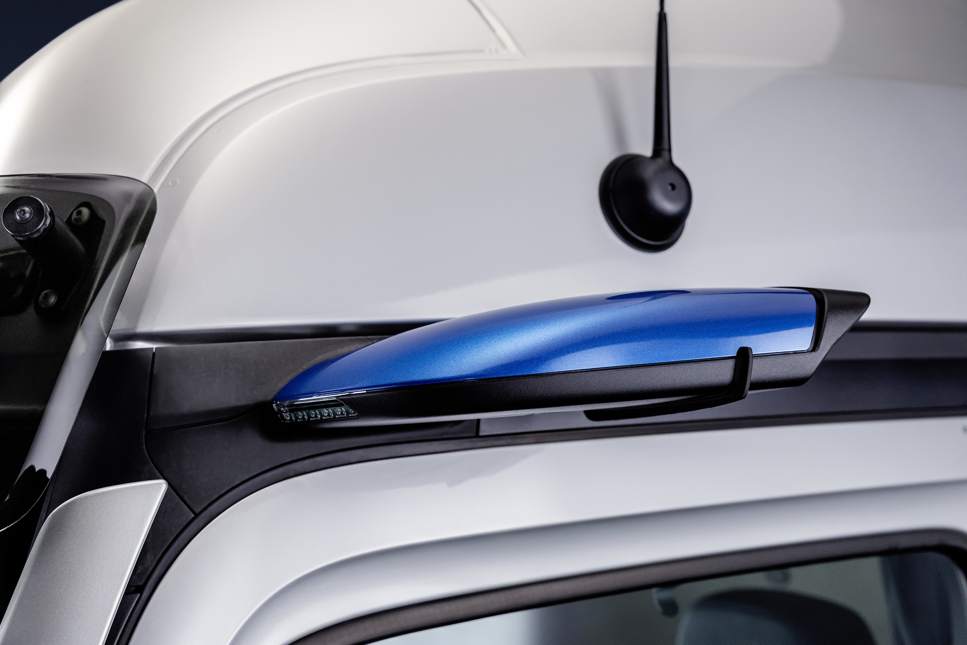 Daimler Truck presents Mercedes-Benz NextGenH2 Truck with small-series production planned from end of 2026