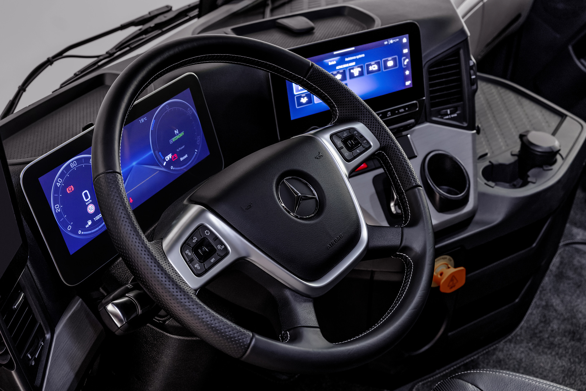 Daimler Truck presents Mercedes-Benz NextGenH2 Truck with small-series production planned from end of 2026