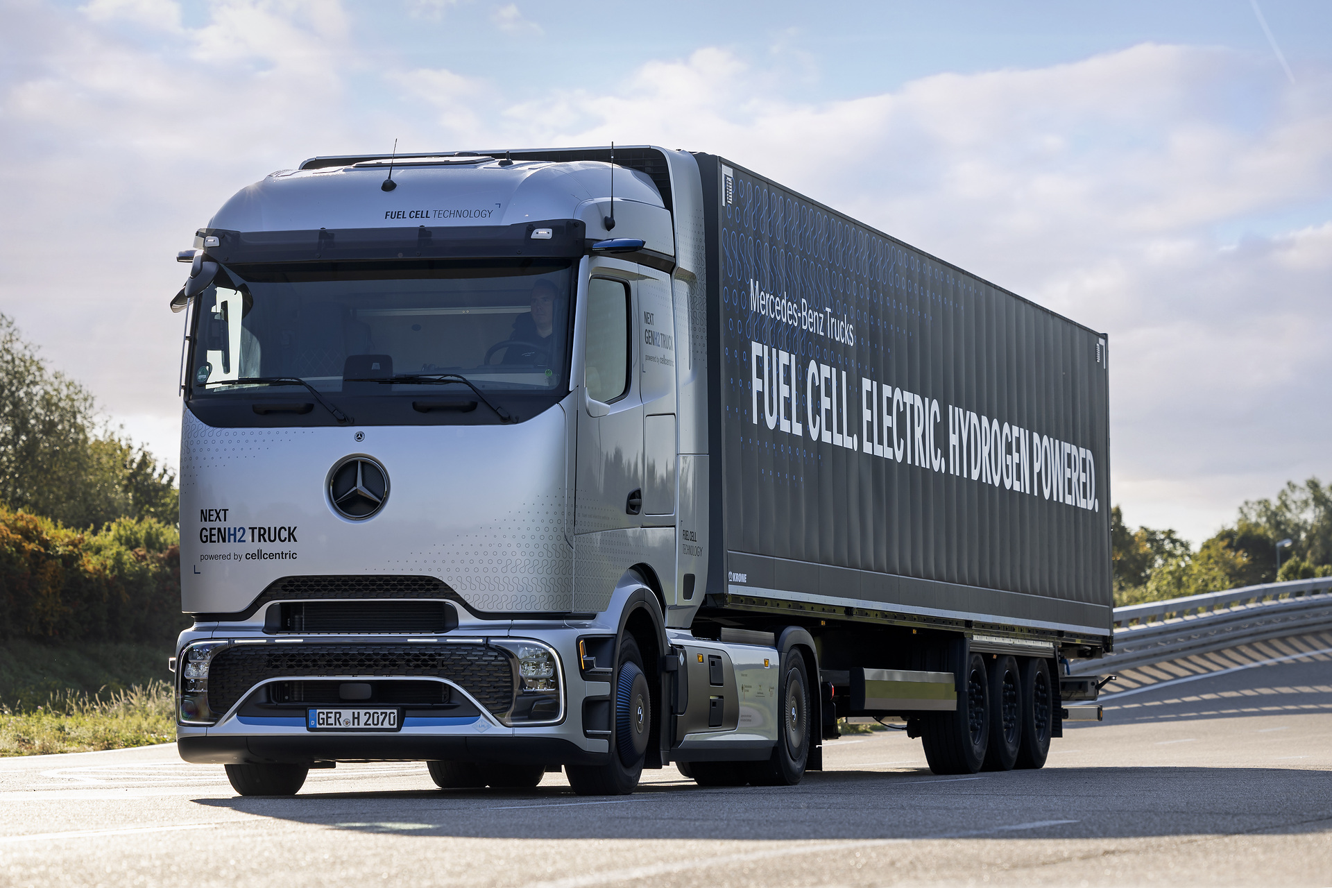 Daimler Truck presents Mercedes-Benz NextGenH2 Truck with small-series production planned from end of 2026