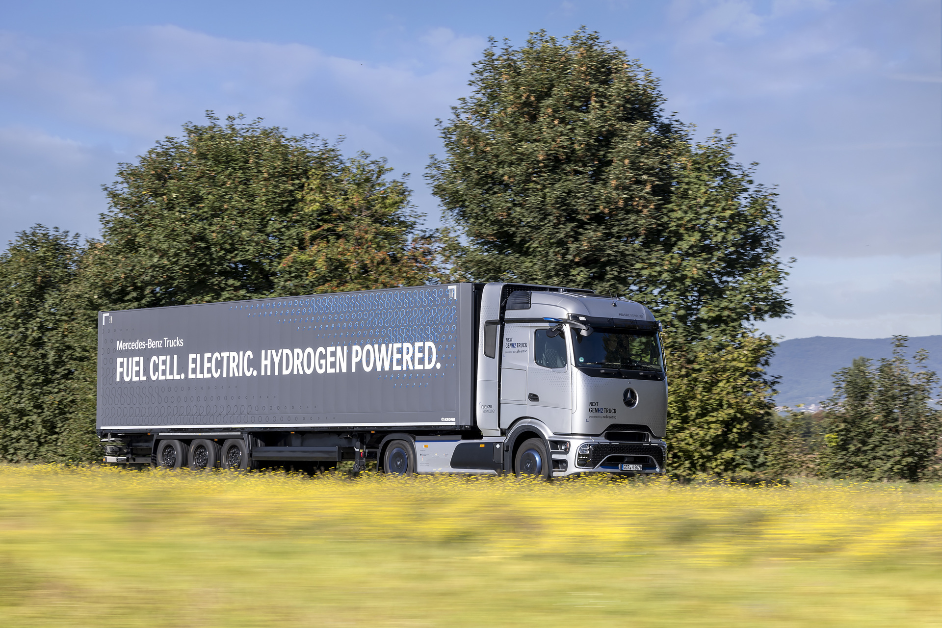 Daimler Truck presents Mercedes-Benz NextGenH2 Truck with small-series production planned from end of 2026